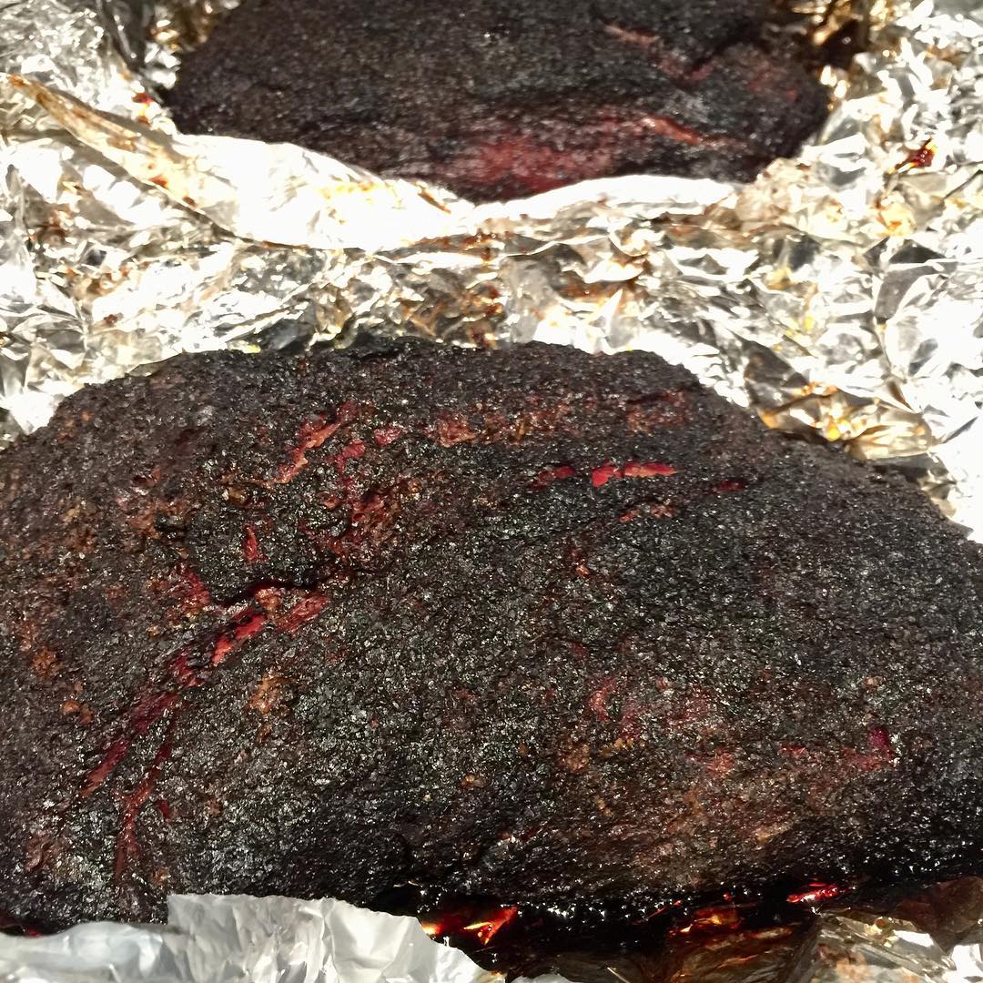 Succulent smokey porkbutt, ready for the shredding🔥🐷 #porkbutt #pulledpork #texasroadhouse #bbq #texasbbq #smoked #tasty #foodcoma #meaty #tasty