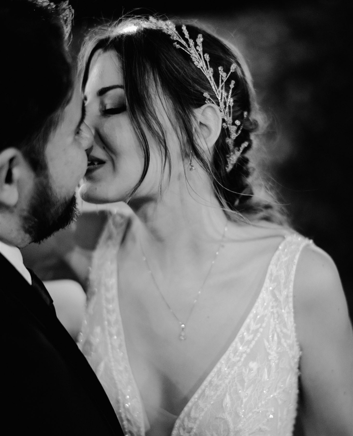 Questo è Amore!
Non possono esserci ostacoli al loro amore.
Si sono cercati, voluti, amati…
Hanno atteso, sofferto, gioito nel realizzare il loro sogno tanto atteso.
🤵🏻 M&S 👰♀️
21.06.2023
@daniela_salicandro_wpdesign
@francescospighi
#wedding #weddingplanner #weddingdress #amore @love #bacio #weddingday #matrimonioinpuglia #matrimonioinsalento #salento #weddingpuglia #weddingitaly #weddingluxury #danielasalicandro #rito #cerimonia #sposarsi #weddingphotografy