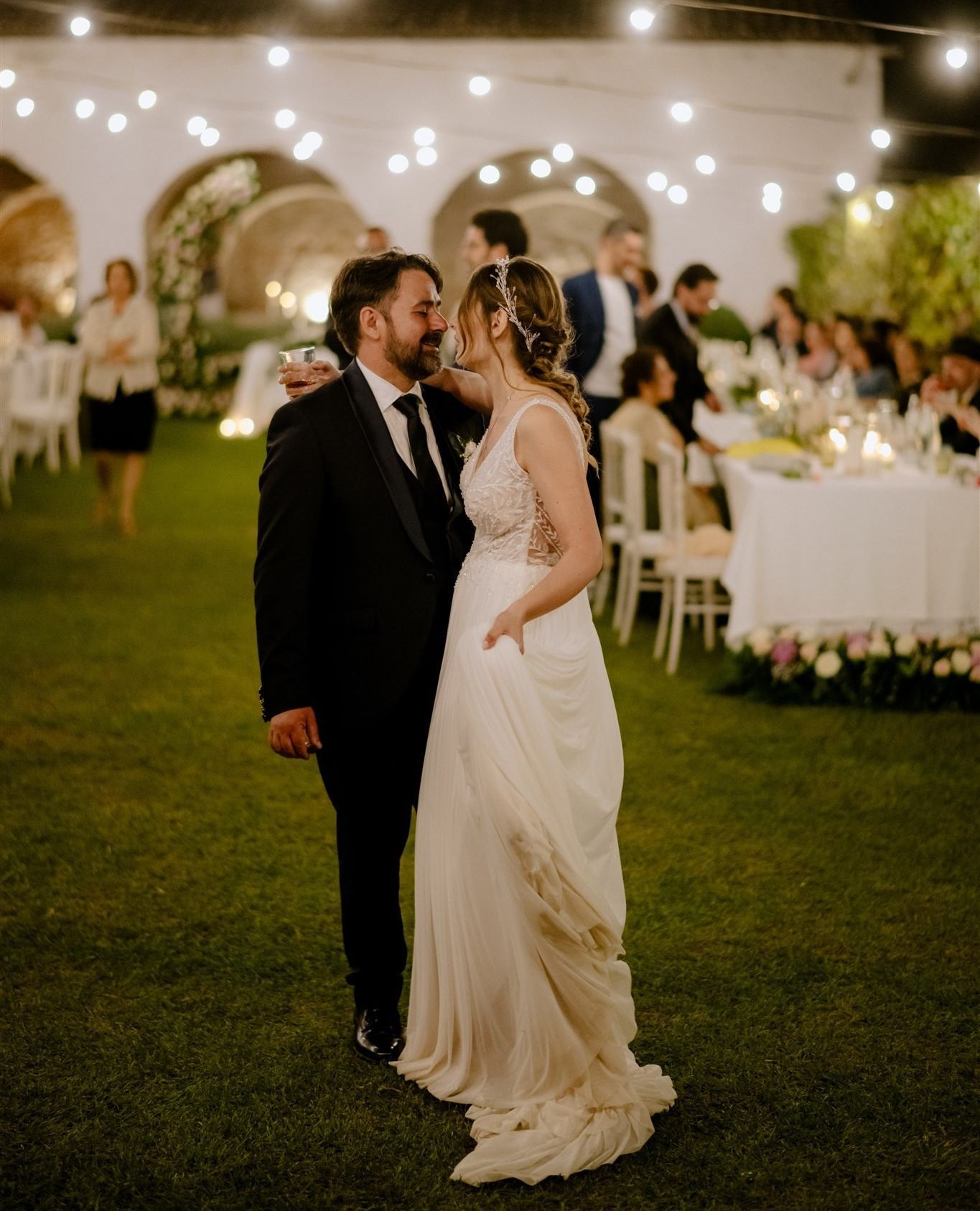 La complicità….
I loro sguardi, pieni d'amore, volgono in una sola direzione.
L'inizio della loro vita insieme
❤️ M&S ❤️
21.06.2023
Groom
@micheleleo1978
Bride
@sara_martina_photocreator
groom suit
@bonifacio_petermoda
wedding dress
@mariannacerimonia.fragagnano
Wedding Planner
@daniela_salicandro_wpdesign
#wedding #weddingdress #weddingday #love #matrimonioinmasseria #festadimatrimonio #weddingluxury #cerimonia #amore #puglia #salento #weddingitaly #matrimoniodafavola #ritocivile #danielasalicandro #weddingphotografy #ylovepuglia 