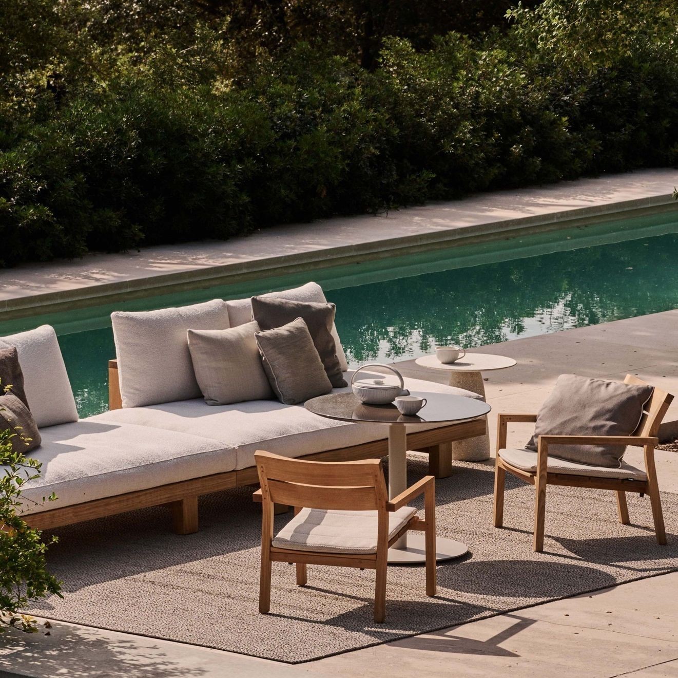 Effortlessly adapting to any environment and arrangement, the Pure collection's modular outdoor sofa offers a range of extension possibilities. With its stylish cushions, this set exudes a contemporary aesthetic.
#outdoorfurniture
#outdoordesign
#exteriordesign
#outdoordecor
#outdoorlivingideas
#outdoorliving
#outdooroasis