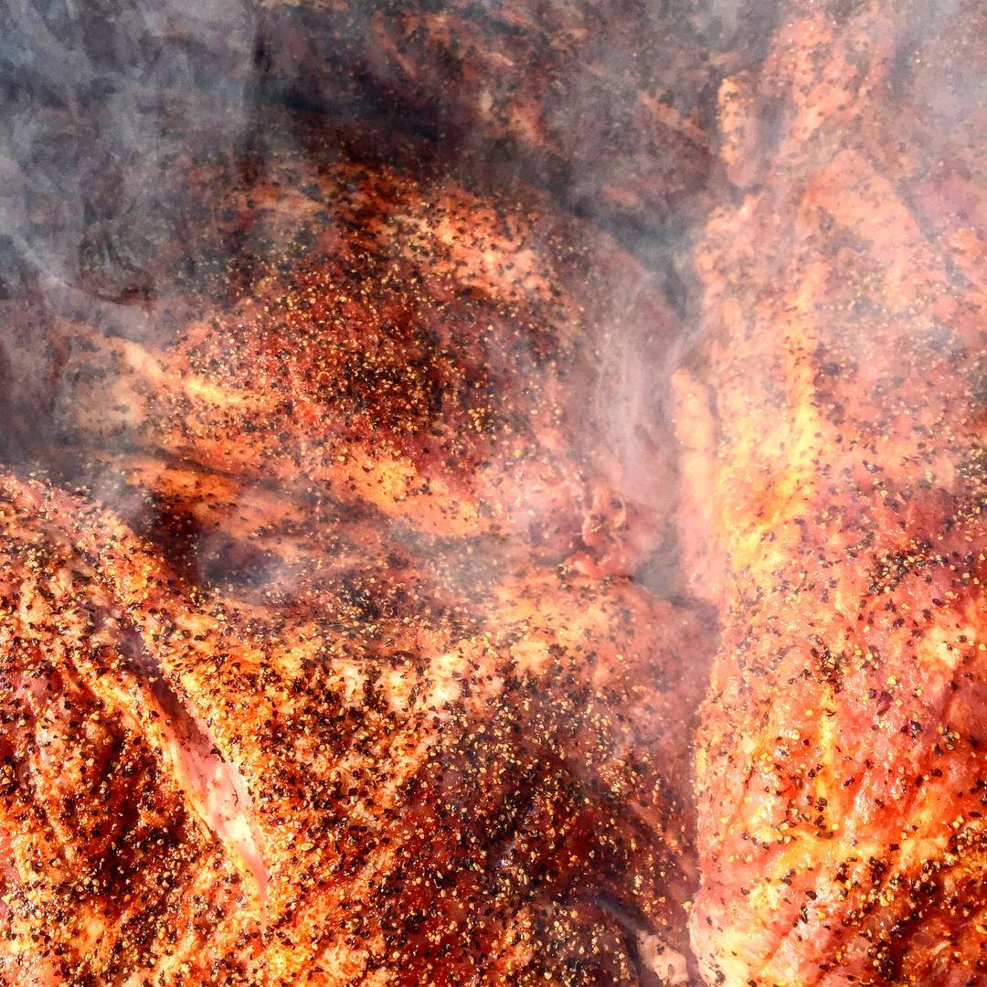 Shushhh the porkbutts are smoking 🤫😁🔥🐷 come on over to Oxford Gloucester green and get some smoked pulled pork fresh!! 🔥🔥 #bbq #texasbbq #porkbutt #pork #pulledpork #meat #oxford #tasty #texasroadhouse #protein #foodgasm #theurbangriller #meatwednesday