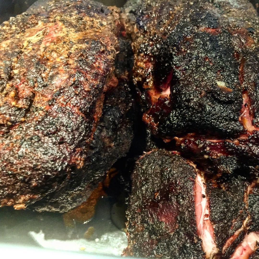 Smokey porky Sundays! 🔥🐷 #pork #pulledpork #bbq #texas #texasbbq #porkbutt #protein #meaty #feast #tasty #foodporn #theurbangriller