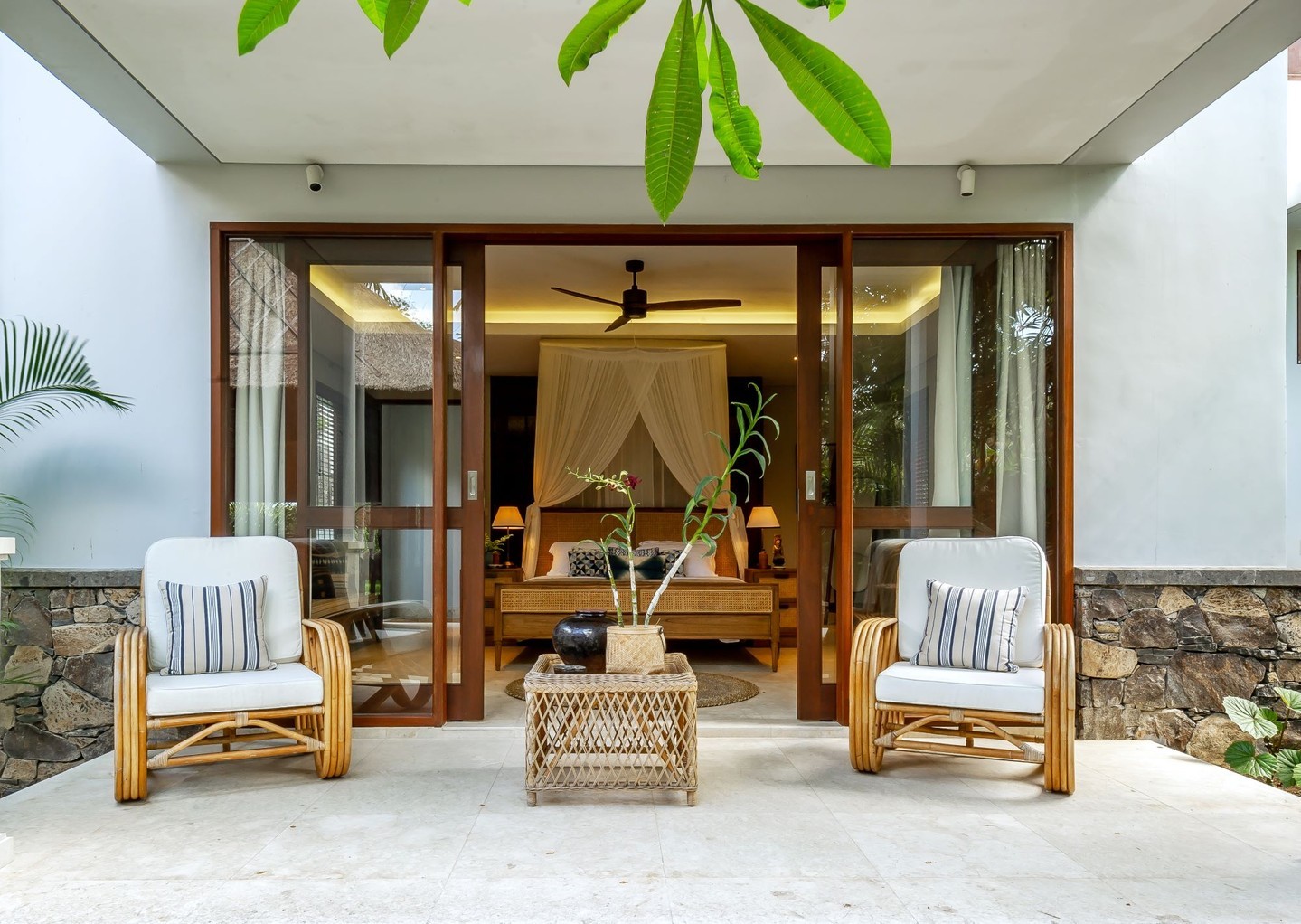 Embracing the outdoors and bringing it indoors for comfortable tropical living🌴 💙
📍 Bella Bambu Villa
#pbmbali #balibambooresorts #islandconstructionteams #buildingdreamvillasinbali #balidreamvillas #constructioninbali #balilife #islandlife #architectureanddesign #baliarchitecture #baliquantitysurveying #baliconstruction #buildinginindonesia #buildconsultancyinindonesia #balivilladesign #livinginbali #projectmanagementindonesia #baliprojectmanagement #resortsandvillasinbali