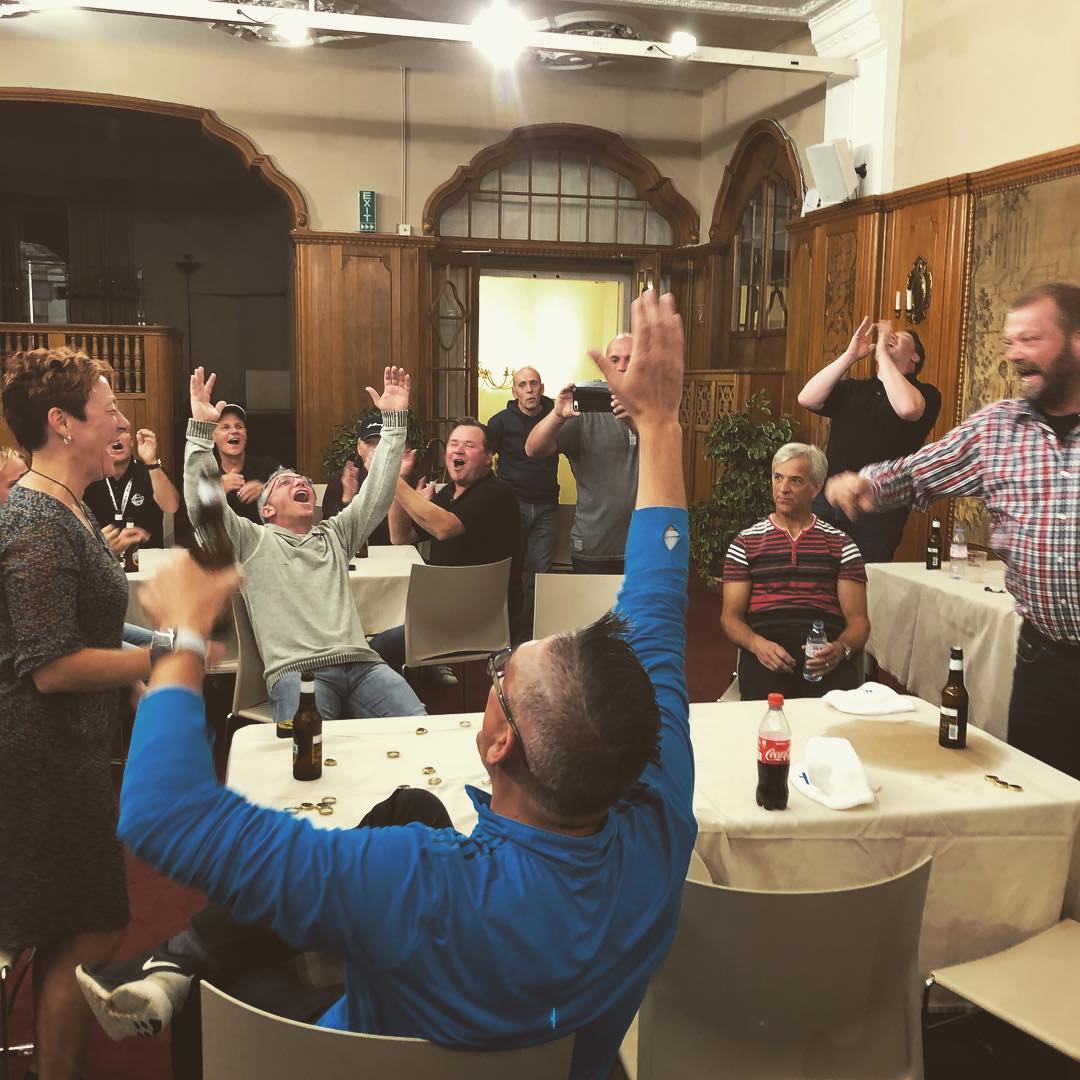 The height of diplomatic relations between Finland and Canada: drinking games. 😜🍻🇨🇦🇫🇮 🏒#stmoritzcup #beer #beercaps #drinkinggames #stmoritz #plcsportstravel @justinpjtrudeau @hockeycanada