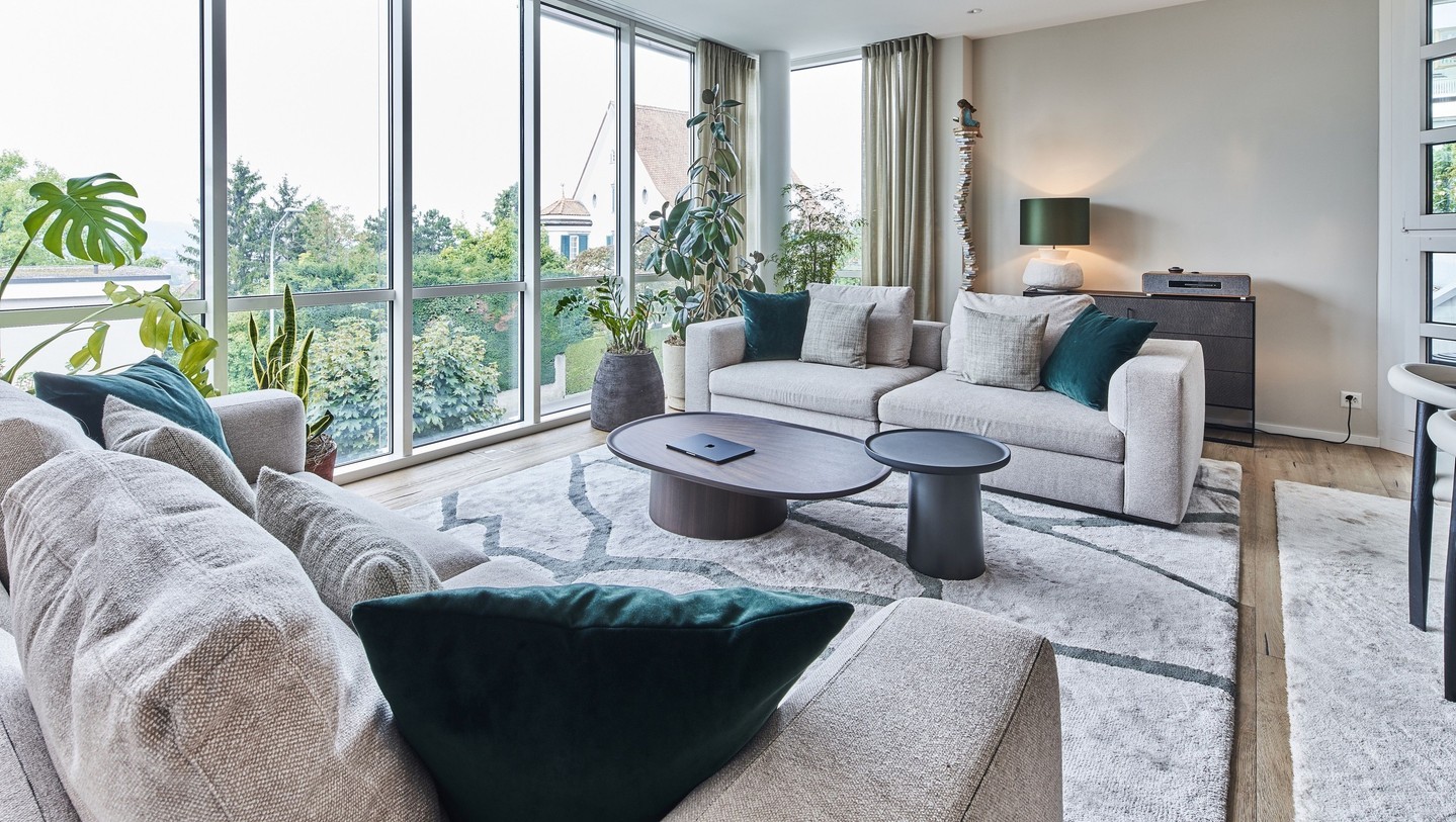 💫 New Project 💫
For our project in Zürichberg, our client was seeking a calming and warm living space. Our team of interior designers and architects created an open space that seamlessly combines the kitchen, dining- and living room through natural and earthy tones. Some accents were integrated through green tones in the carpet, decorative pillows and plants.
#homerenovation
#interiordesign
#livingroom
#remodel
#home
#homeinspo
#design
#interiors
#interiorinspiration