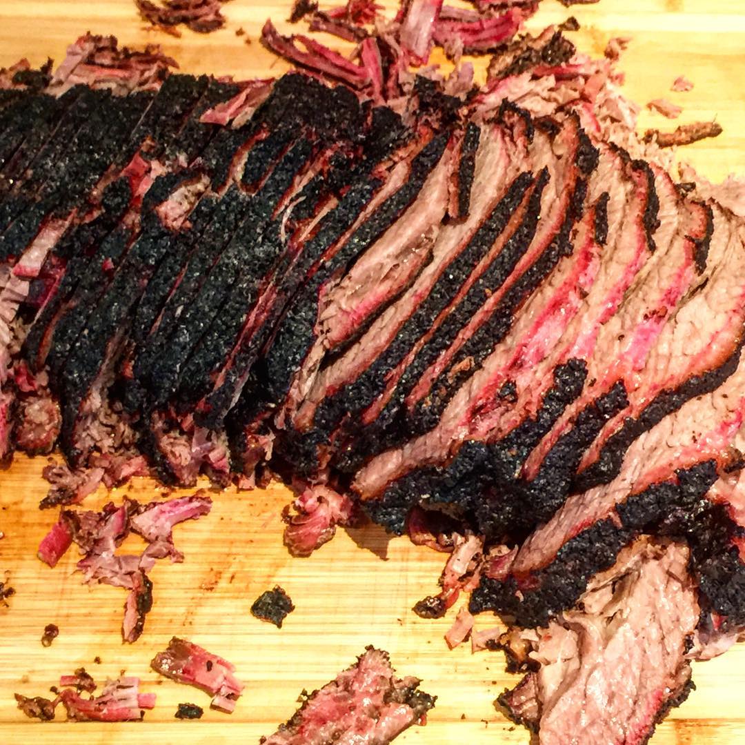 Morning y’all who’s ready for some of the first warm October brisket? 🍂 🔥🥩 #meat #brisket #texas #beef #protein #tasty #feast #foodporn #texasbbq #bbq #theurbangriller