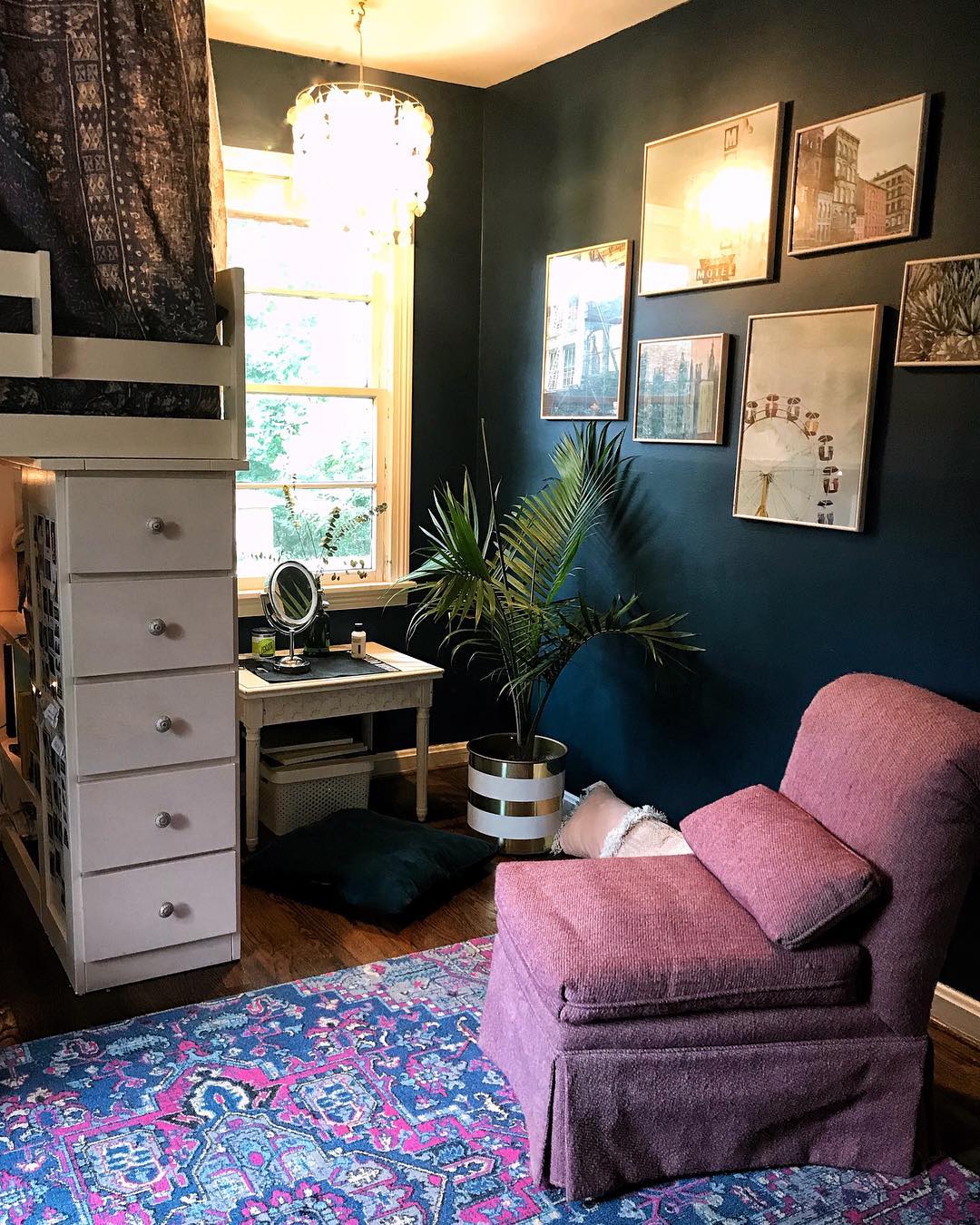 I’ve always struggled with letting my kids have a say-so in their room decor. I’ve always “surprised” them with a bedroom makeover when they return from camp or a trip. Surprise! I hope you like it!!! 😜 . . . But since my oldest is now embarking on the teenage years, I am trying to heed her need to express her own style. I recently relinquished the reigns on her bedroom. It wasn’t easy, but the cool thing is I couldn’t be more proud of how it’s turning out. And the girl behind the design. ⠀⠀⠀⠀⠀⠀⠀⠀⠀