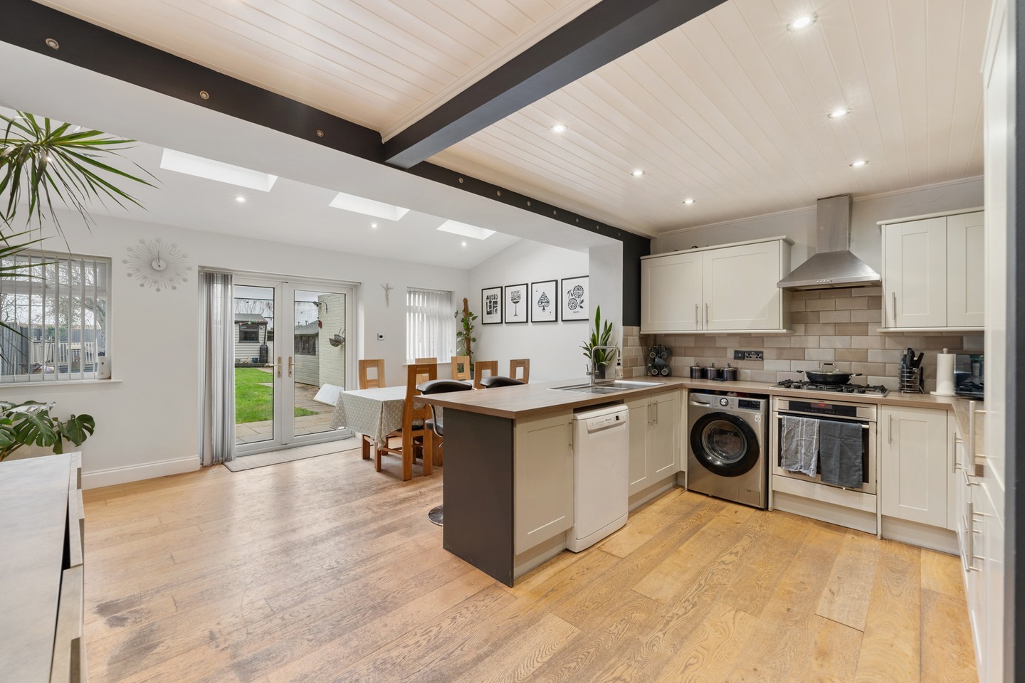 When the owners of this property wanted to sell they had no hesitation in getting us to do the photographs. They were especially keen to highlight the superb kitchen/dining room which is at the heart of their home. The property soon went under offer! ! #PropertyListing #HouseHunting #LuxuryLiving #HomeSweetHome #ModernDesign #InteriorInspiration