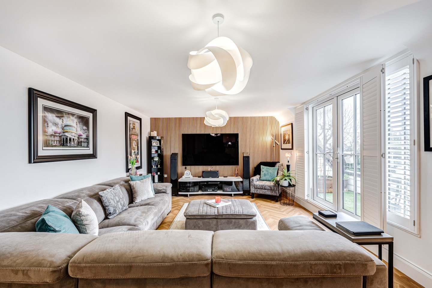 Out on Saturday capturing these images of a magnificent 3 bedroom penthouse apartment.
.
.
.
.
.
.
.
#homeforsale #sussex #rustington #eastpreston #littlehampton #brighton #sussexpropertyphotography #westsussex #instahome #ighome #interiordesign #forsale #propertyforsale #lookingforahome #sellmyhome #photomyhome
