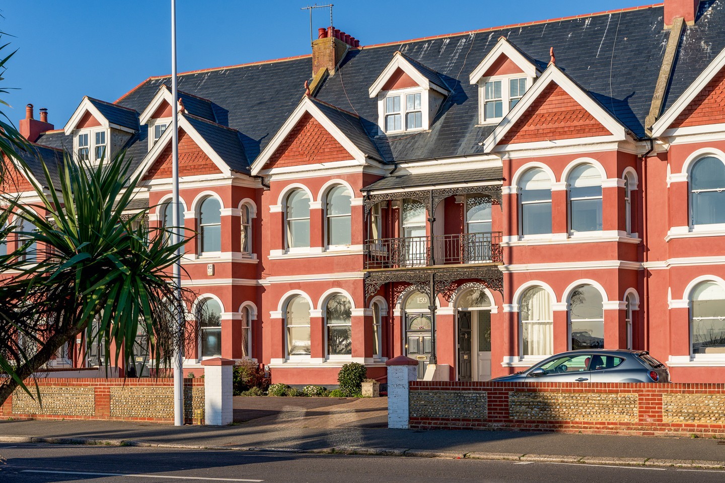 The opportunity to photograph this charming coastal residence has been a true pleasure. Skillfully restored by its current proprietors, our objective was to perfectly showcase the stunning sea views and generously proportioned living spaces. #seaside #architecture #photography #homeinspo #coastalliving