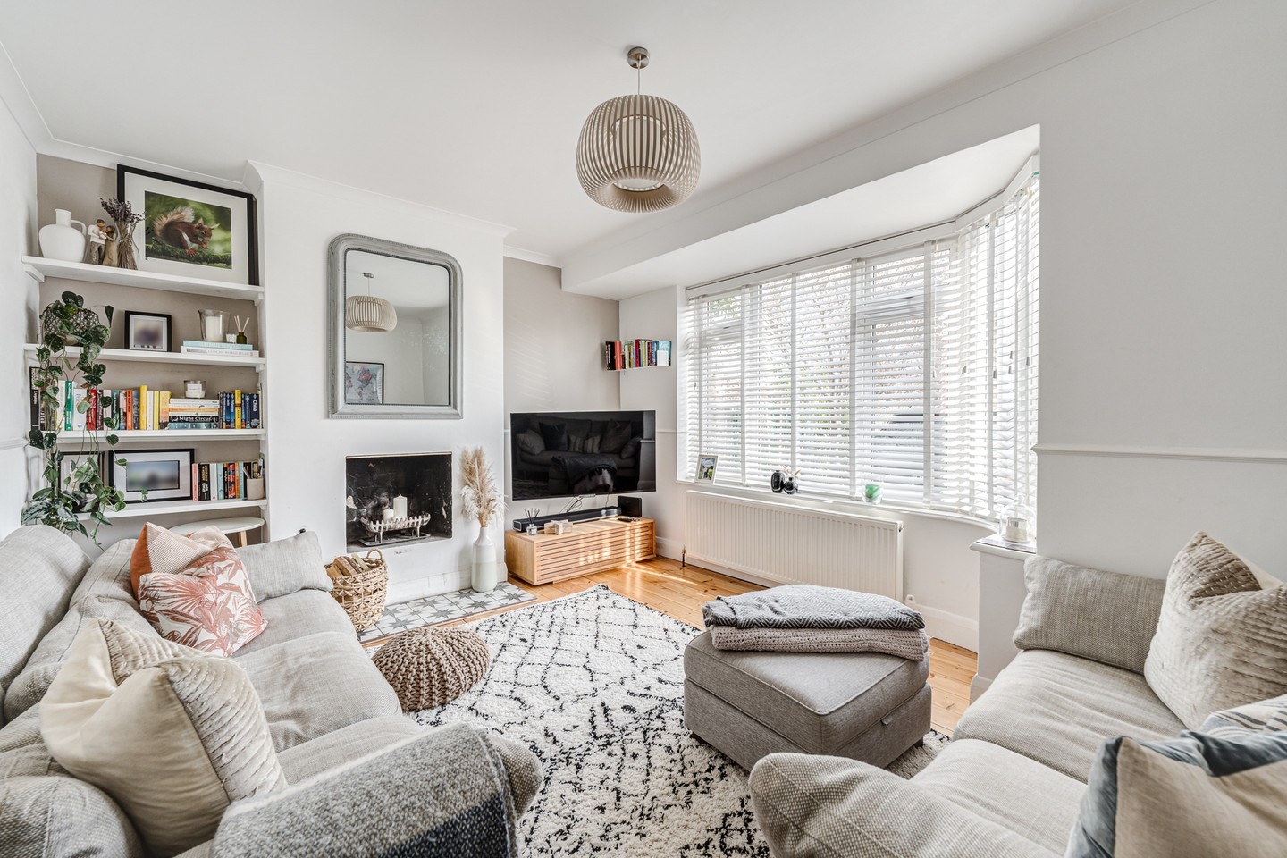 It was such a pleasure to photograph this beautifully modernised 3 bedroom home for the present owners. They have created a light and airy home with with a calming feel. Please get in touch if you would like us to photograph your home. ๐กโจ
#modernhome #interiordesign #spaciousliving #homedecor #renovationideas #aestheticdesign #architecture #dreamhome #stylingtips