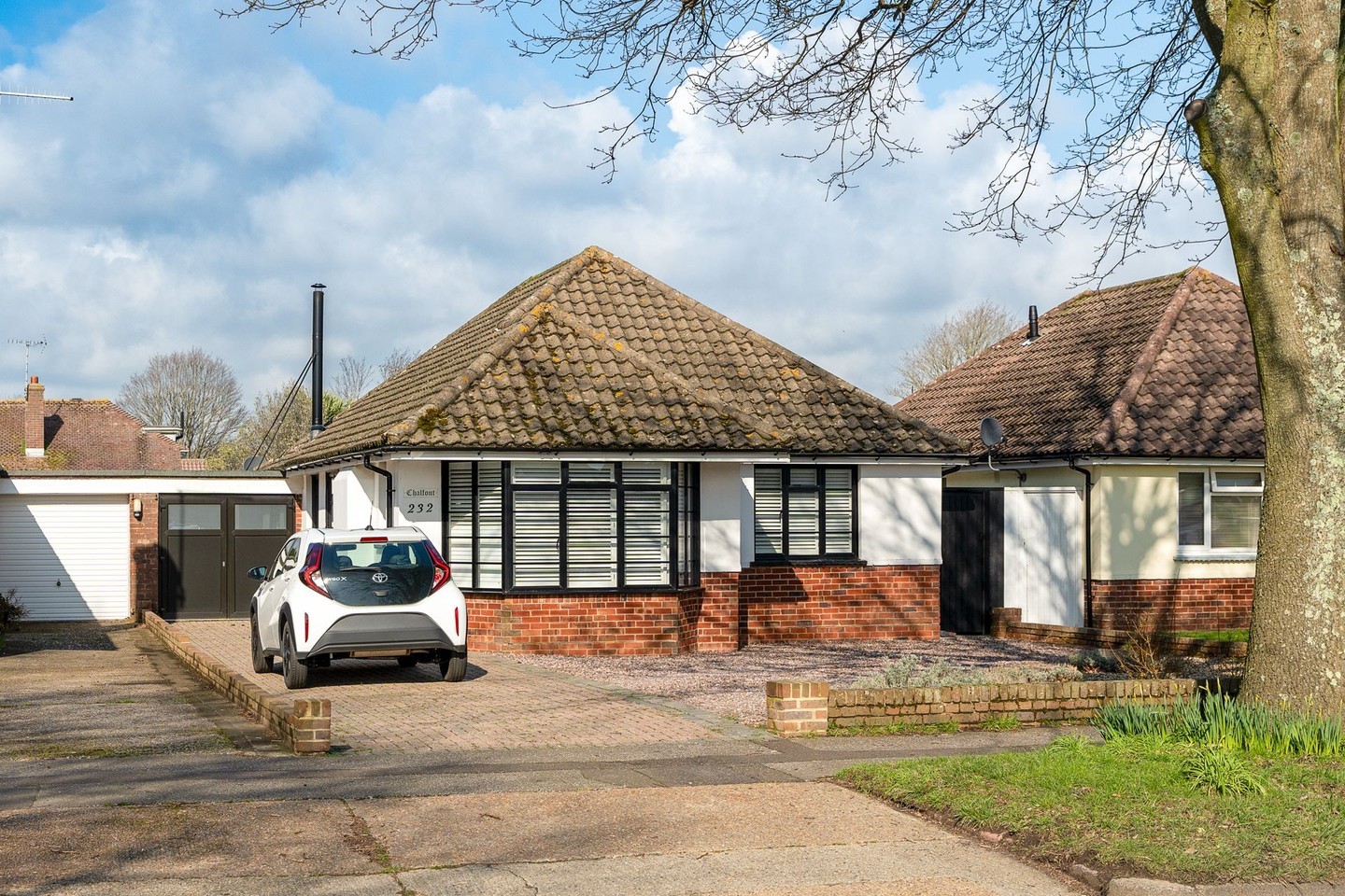 Excited to share this stunning bungalow transformation which we were fortunate to photograph for the present owners who are now looking to sell and find their next project. #HomeRenovation #InteriorDesign #RealEstate #DreamHome #PropertyPhotography
