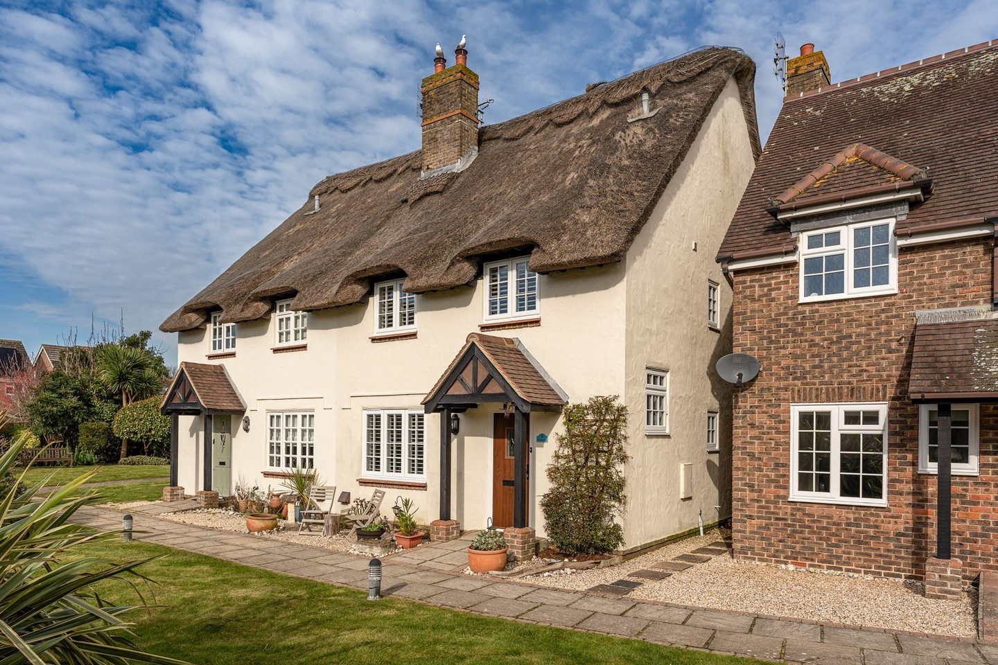 Discover this modern 3-bedroom cottage style house with a stunning kitchen/family room. We photographed this desirable home for the current owners. #DreamHome #ModernLiving #FamilySpace #RealEstate #HomeSweetHome