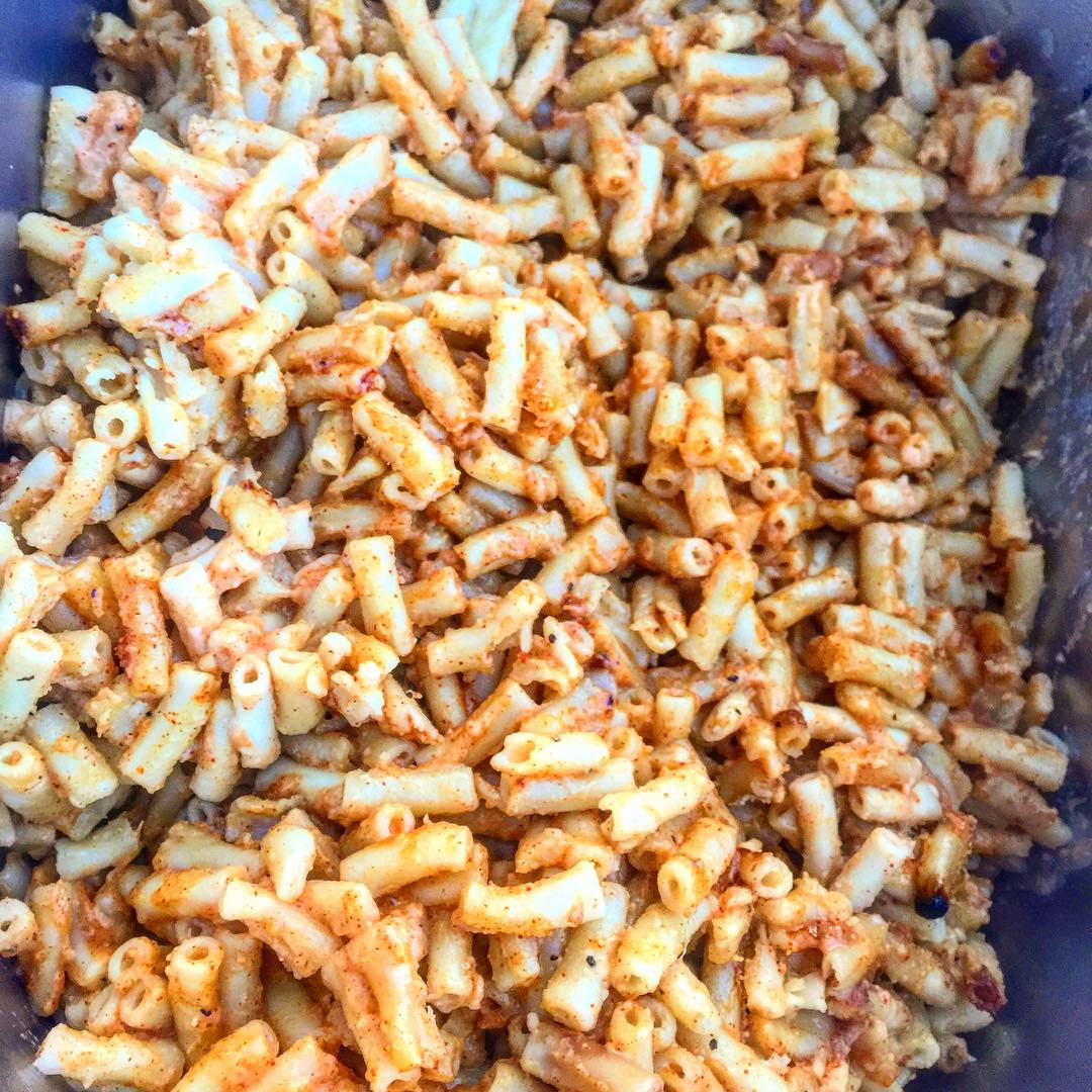 Introducing our oak smoked mature cheddar Mac & Cheese ! 🔥😋🧀 be sure to come on down and be the first to try tomorrow!! 🔥🔥 #bbq #texasbbq #mac #cheese #foodgasm #smoke #meat #theurbangriller