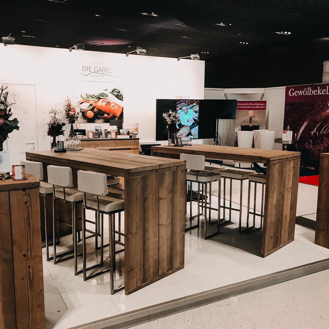 *Werbung* Heute und morgen sind wir für Euch auf der wir heiraten Hochzeitsmesse! in Wiesbaden. Let's get ready! 💍🍽🥂#catering #weddingtime #hochzeitsmesse #jagdschlossplatte #pyramidemainz #diegabel_cateringevents #percuma #deco4event