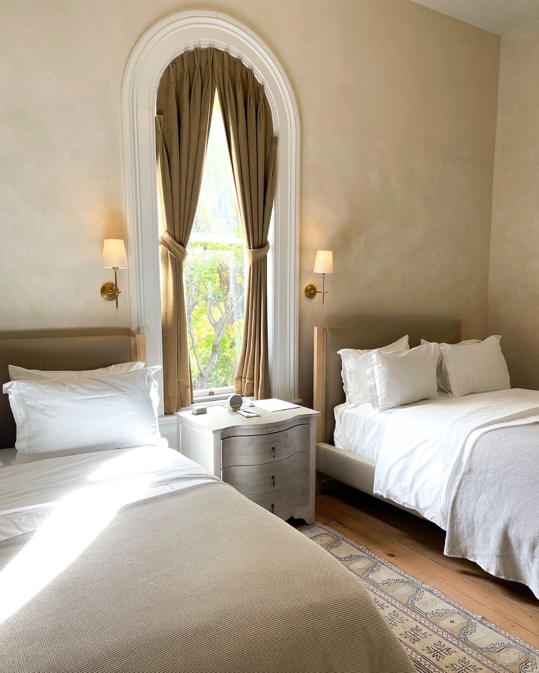 Gearing up for another trip to North Carolina for @highpointmarket + reminiscing on some of the fun finds I regret passing on last time around (Hello, cutie vintage plug-in sconce from @__evan.reid__!)
My bags are (almost) packed, return resy has been secured at the gorgeous @heightshousenc, and I'm dreaming about the soup dumplings + chili crunch oil at @brewerybhavana.
BUT of course the real reason I go is to see all of the amazing new introductions from my favorite vendors and to discover lots of new sources too!
Can’t wait to get into hardcore sourcing mode with the best crew! @srfinteriors @itsmeminteriors @krissyrowandesign Holler if there's anything you want me to keep my eyes out for! 👀