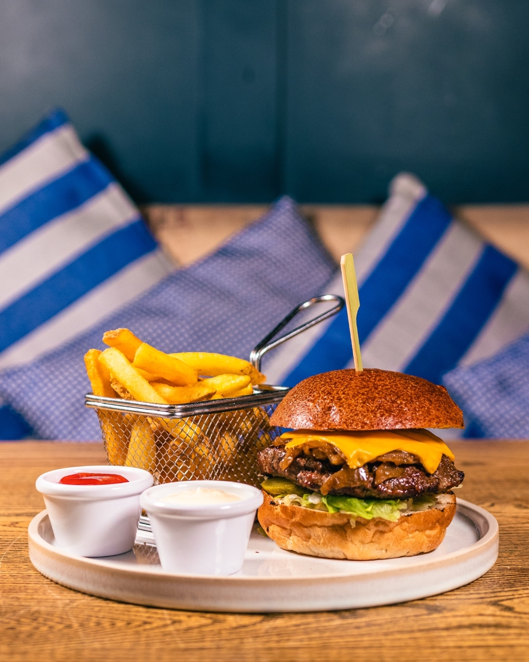 Now if these shots don't make you fancy some classic pub grub, we don't know what will... 🍔
Run a pub or restaurant? Want to level up your menu shots? We're only a call away... 📞
#foodphotography #menushots #restaurant #pub #pearceproductions