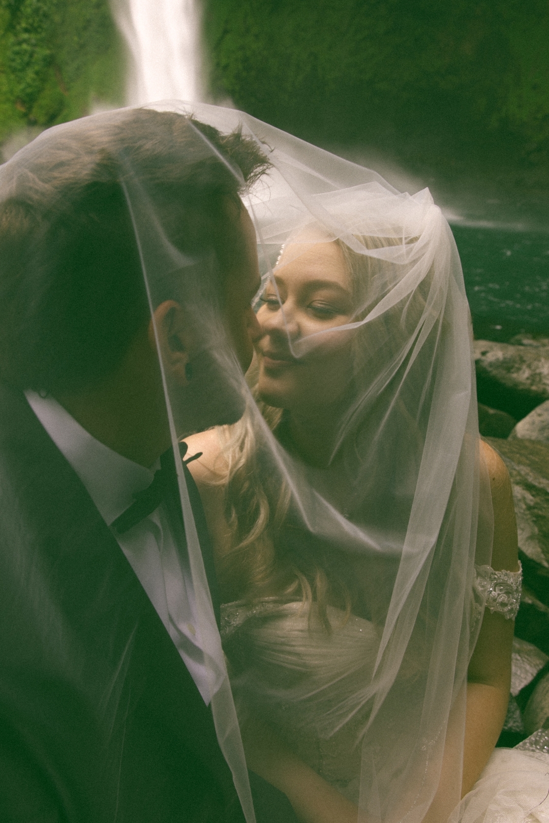 Costa Rica waterfalls = THE DREAMIEST elopement !!
one of my fav shots of the year so far