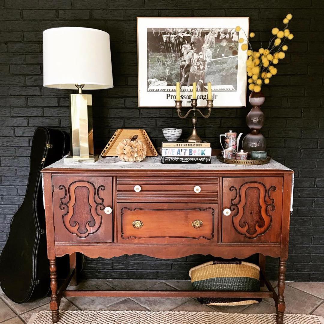 Minimalism… I guess it’s kind of a buzz word, but I see the value in living simply and only with the things we *really* need. I’m sure it can lead to a very satisfying existence. In fact, I’d say the movement has most likely affected us all in some ways… we probably think a little more intently about whether we should or shouldn’t hang on to our ten year old boots whose style has still not made a comeback. It has allowed us to donate old toys that we know our kids will never play with again free of guilt. But — I’m going to go out on a limb here — For those of us who who see a photo in a magazine and suddenly feel the need to revamp the living room, minimalism is a tough pill to swallow! When we move a rug from one room to the next, we’re probably going to need to change the throw pillows. When we bring a plant from outside to inside, we will definitely need a basket or planter to set it in. When we’re re-styling the top of a credenza, we need options. So… my question is this… is it possible to be a minimalist and a lover of decor?