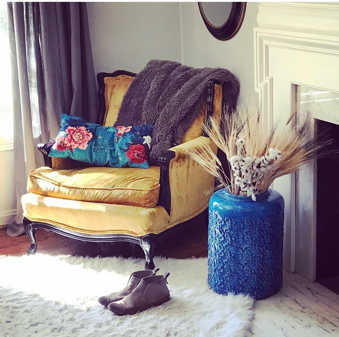 I just realized the window for putting out Halloween decor has pretty much closed. So sorry, kids. I don’t think we’re having a jack-o-lantern this year. Again. ⠀⠀⠀⠀⠀⠀⠀⠀⠀
⠀⠀⠀⠀⠀⠀⠀⠀⠀
I actually don’t love Halloween decorations, but I do like fall decor and have had it out in my house since mid-September {hosting a party makes you get #$@% done}. ⠀⠀⠀⠀⠀⠀⠀⠀⠀
This year, I am used a lot of wheat and cotton. It’s simple, natural and reminds me of home — it also helps that it looks good everywhere I put it. ⠀⠀⠀⠀⠀⠀⠀⠀⠀