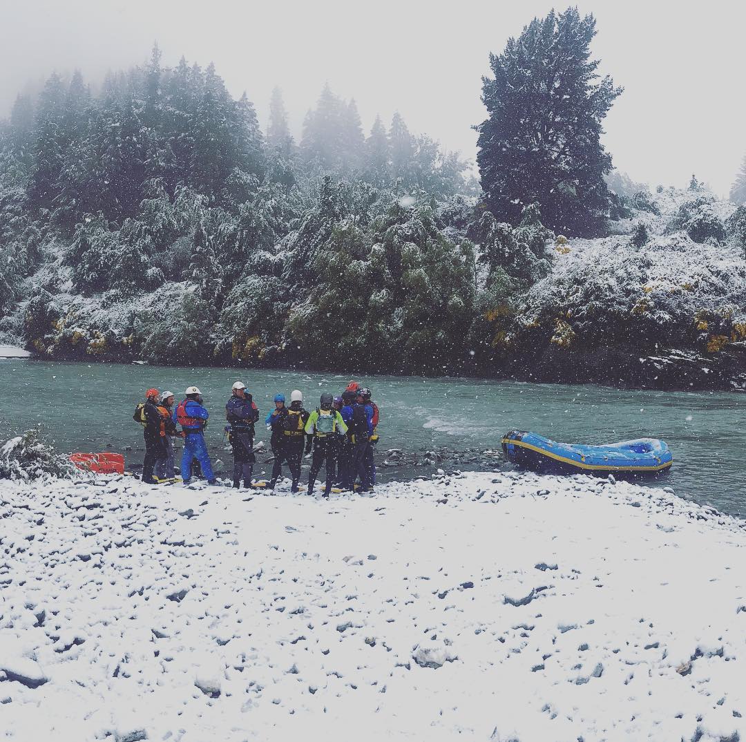 River Rescue training in Queenstown today!
@bigrockadventures #rescuetraining #changeisasgoodasaholiday #wejumpoffwaterfallsforaliving. ..
#summertime!?