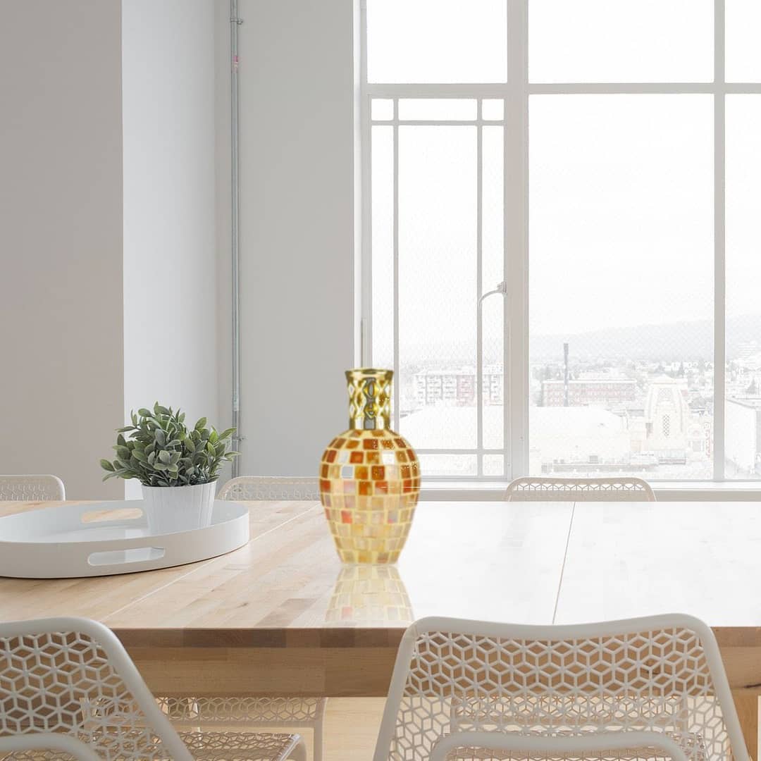 Mattinata luminosa e fresca, vellutata come la nostra fragranza #Oceano diffusa dalla #lampada #catalitica #mosaico #ambra. Shop on ambienteeprofumi.com o nelle nostre boutique