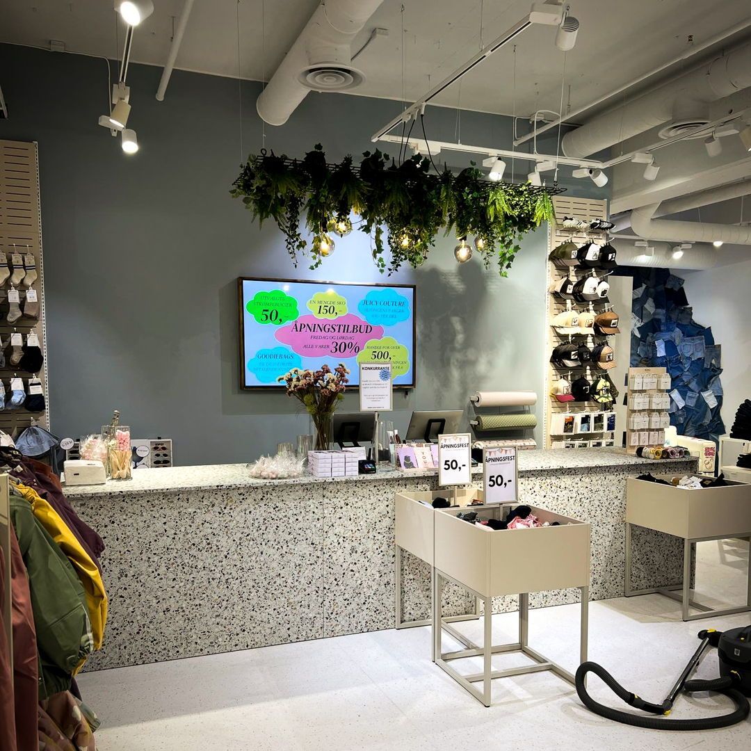 🌟 Din visjon. Vår oppgave!
I New Shop jobber vi hele veien med din visjon i fokus. Her er noen fantastiske bilder fra Mini Kontur på Askøy hvor vi har tegnet og levert innredning som matcher kundens visjon og konsept. Vi har også tegnet plantegninger og byggtegninger for å bringe prosjektet til liv.
Har du en drøm for ditt lokale? 🌟
Ta kontakt for en uforpliktende prat!
🔗 www.newshop.no
✉️ post@newshop.no
#NewShop #InteriorDesign #RetailDesign #CustomInteriors #ClientVision #MiniKontur #Askøy