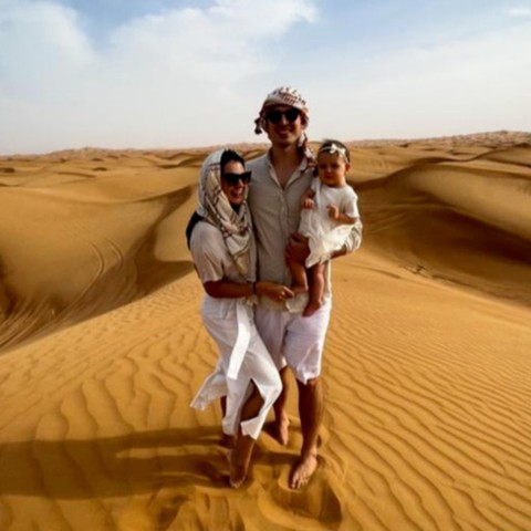 Ei, você já pensou em explorar as maravilhas de Dubai, assim como nossos queridos clientes, Eduardo e Fernanda?
Dubai é um destino que oferece uma variedade de experiências para todos os tipos de viajantes. Seja você um amante da natureza ou um aficionado por arquitetura, Dubai tem algo a oferecer.
Imagine-se passeando pelo Burj Khalifa, o arranha-céu mais alto do mundo, ou explorando o vasto e belo deserto que se estende além dos limites da cidade. Imagine o pôr do sol dourado refletindo nas dunas de areia enquanto você desfruta de um jantar tradicional beduíno, ou a emoção de andar em um camelo sob o céu estrelado.
A cidade também é repleta de mercados vibrantes e shoppings luxuosos, prontos para satisfazer os desejos de compras de qualquer um. E não esqueçamos da incrível comida local e internacional disponível em todos os cantos.
Dubai é uma mistura mágica de aventura e luxo, tradição e modernidade. É verdadeiramente um destino que merece estar no topo da sua lista de desejos.
Então, que tal? Pronto para embarcar na viagem dos seus sonhos? Entre em contato conosco para começar a planejar sua aventura inesquecível em Dubai!
#viageminternacional #viagemdubai #dubai #emiradosarabes #destinosinternacionais