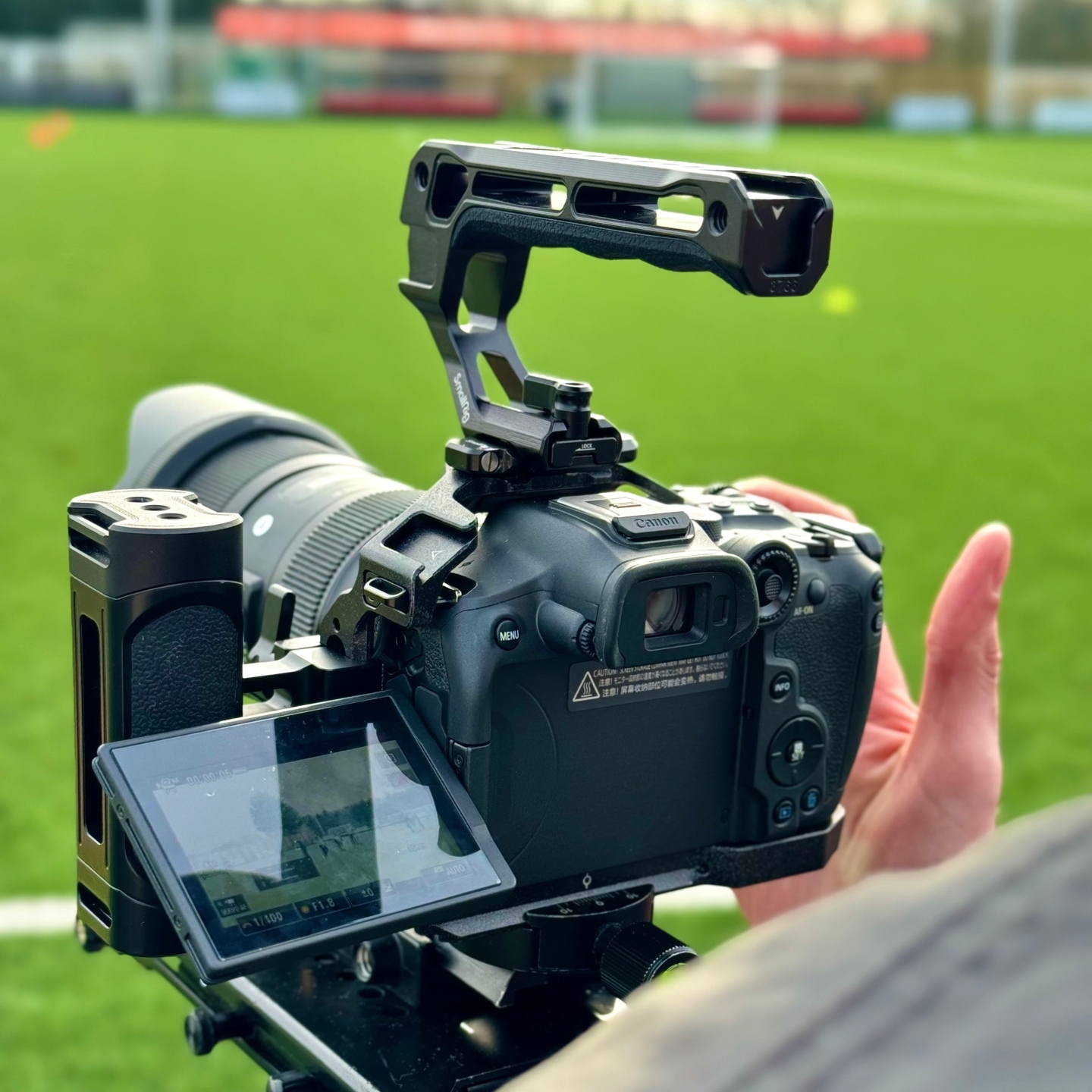 We've arranged pitch-side access for our latest shoot - creating an exciting promotional film showcasing a new peice of pro-level football equipment...! ⚽
#videoproduction #contentcreation
