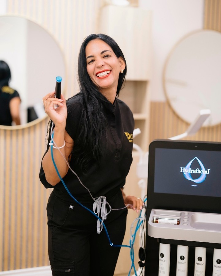 You are one Hydrafacial away from a good mood girlfriend! 🧖♀️
.
.
.
This service is perfect for you if you are looking for a much needed deep cleansing and exfoliation on your skin✨ #hydrafacil #shreveportfacials #facials #spafacials #skincareroutine #skincaretips