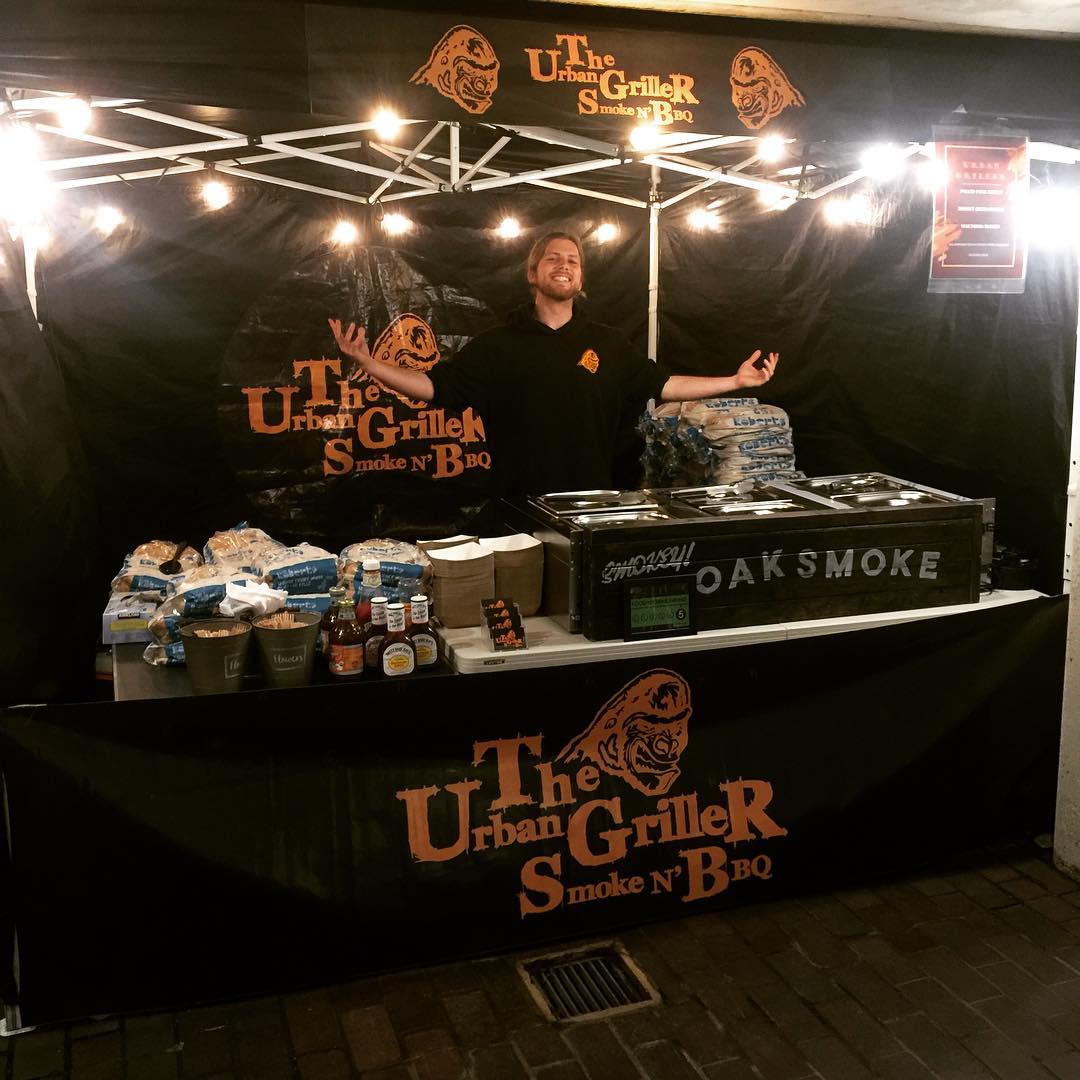 Amazing evening smoke n’ around Wolfson College Alice in Wonderland themed winter ball! 500 Texas style smokey feasts served! 😁🔥🥩 #texasbbq #meat #bbq #events #oxford #wolfsoncollege #catering #meat