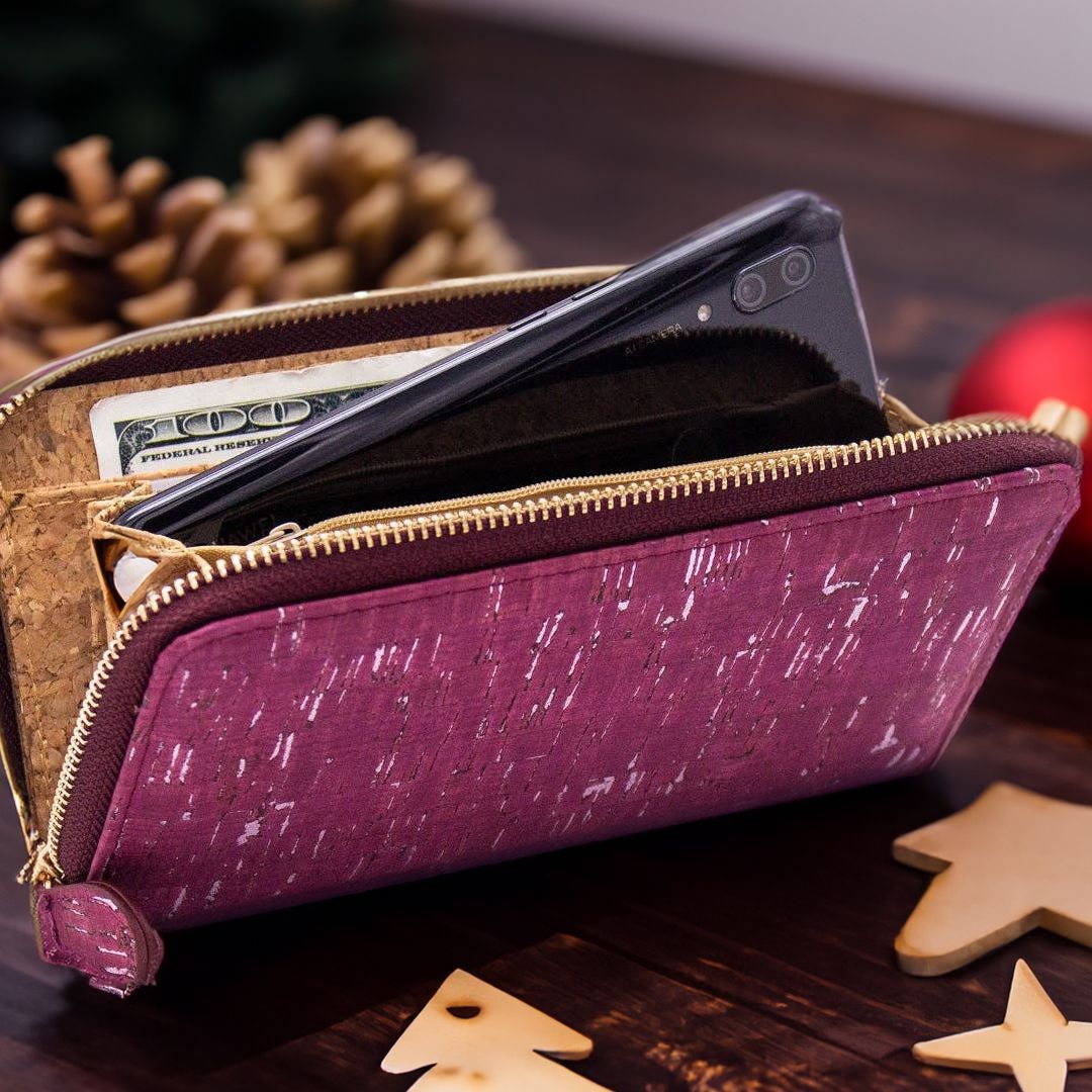 A purse to match the Christmas party vibe ✨
Add a touch of elegance to your lifestyle with this Wine Red Zipper Purse. This vegan and eco-friendly purse is rendered with shiny accents to add a jolt of energy to any outfit. It has a top zipper for convenient access, making it a perfect blend of style and functionality.
FREE DELIVERY until 31st December 🚚
Shop now:
www.simplycorkuk.com
#christmasgift #giftideas #corkpurse #cork #purse #christmas #uniquegiftideas