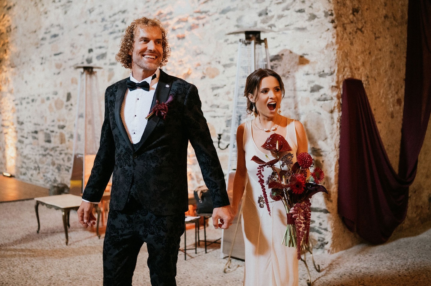 35 metrov dlhý svadobný stôl, vyše 250 horiacich sviečok a prvá, úžasná a nefal