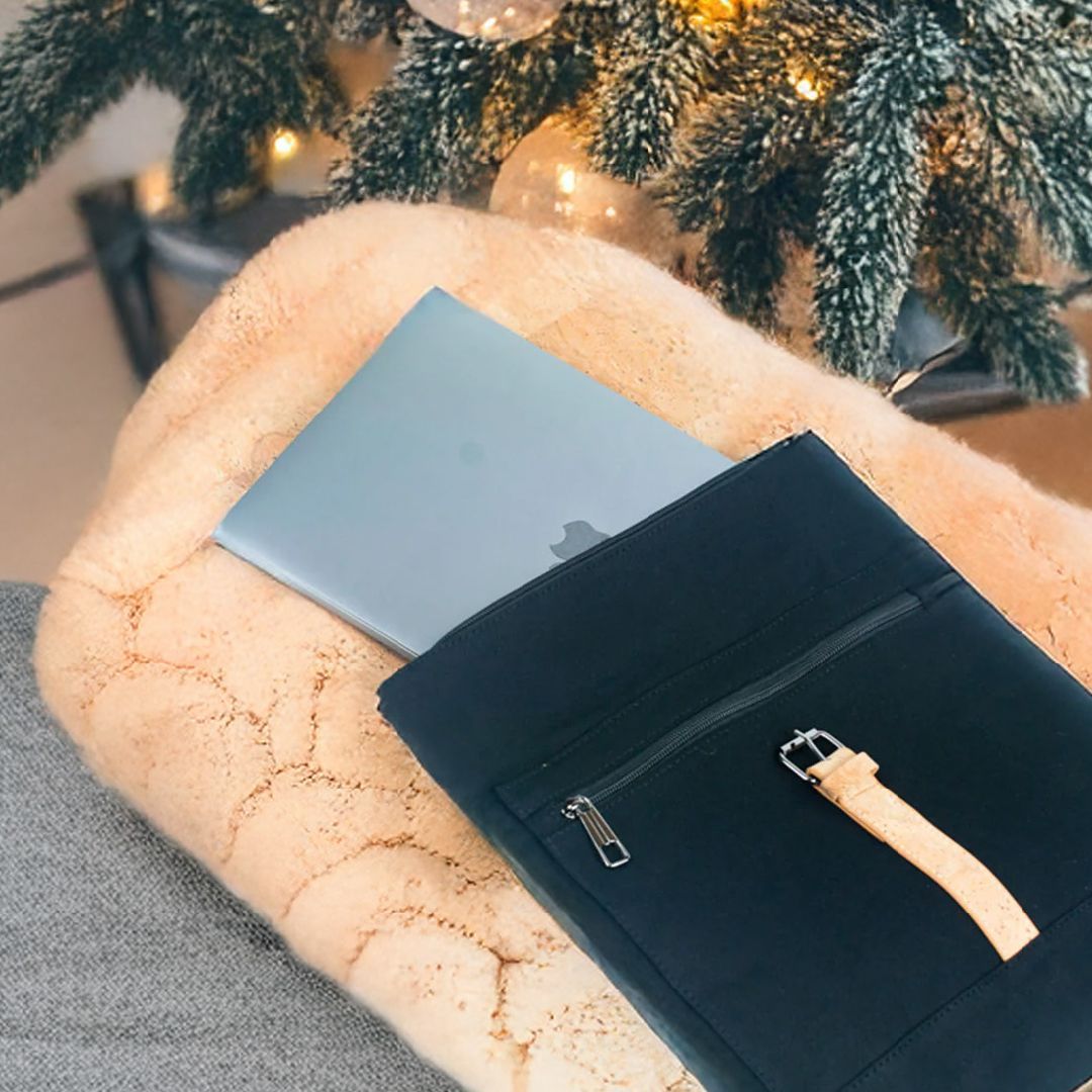 Tired of carrying your laptop around in a boring briefcase? Style it up with our cork laptop backpacks!
Eco-friendly, durable and definitely a head-turner ✨
www.simpycorkuk.com
#christmas #christmasgift #uniquegift #laptop #backpack #laptopbag #corkbackpack