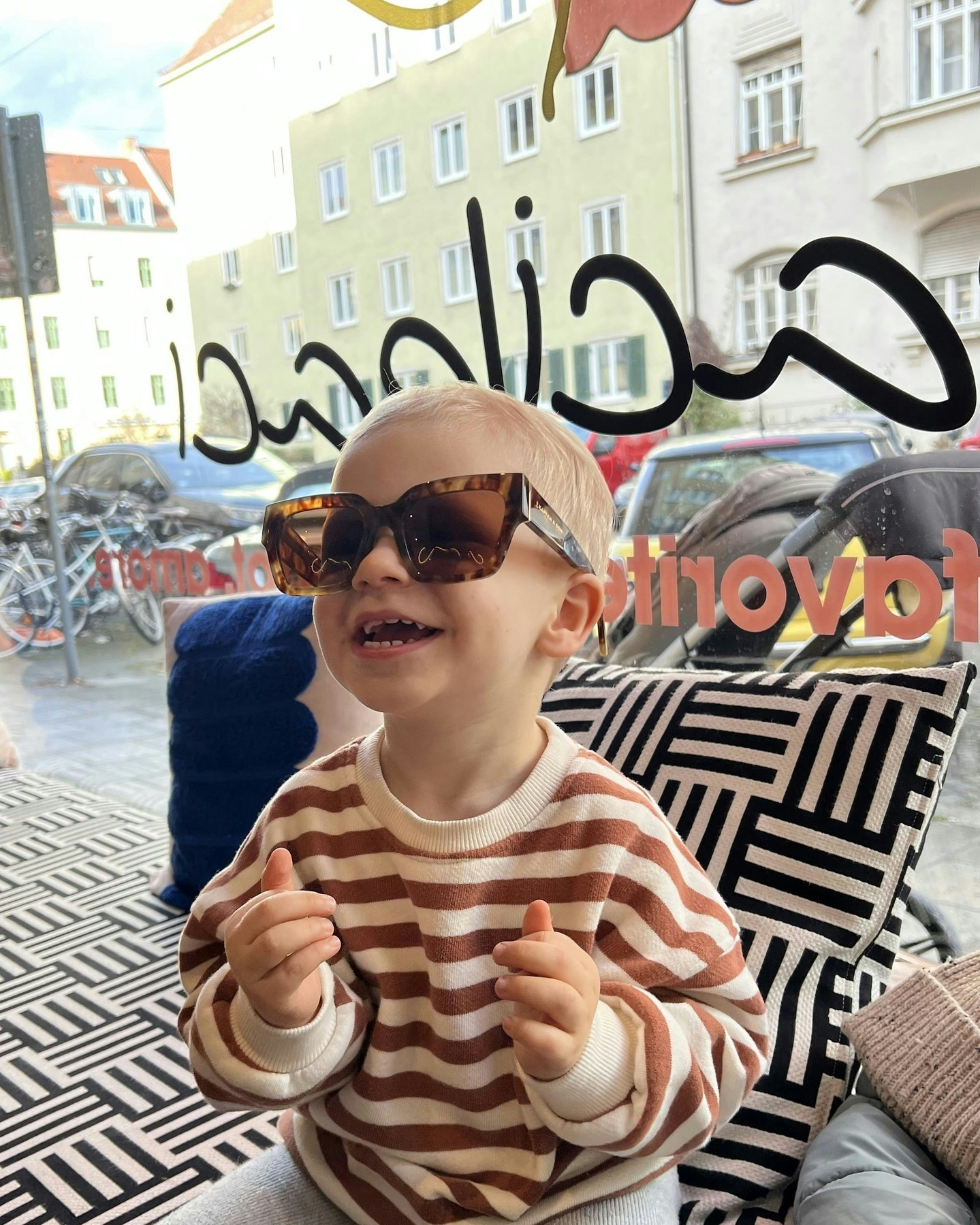 drinking coffee with my buddies @ bacibaci! 😉😎🧡