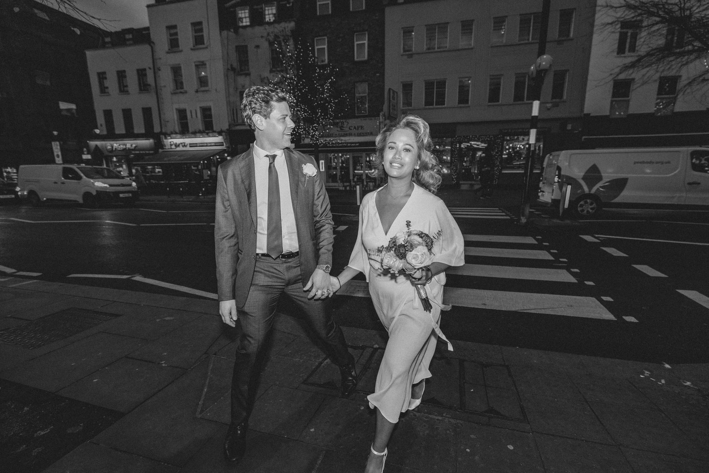 Planning your big day? Selecting the right wedding photographer is key to capturing those unforgettable moments! Discover our top tips to make the best choice for your special day. Link in Bio #WeddingPhotography #WeddingPlanning #CouplesGuide