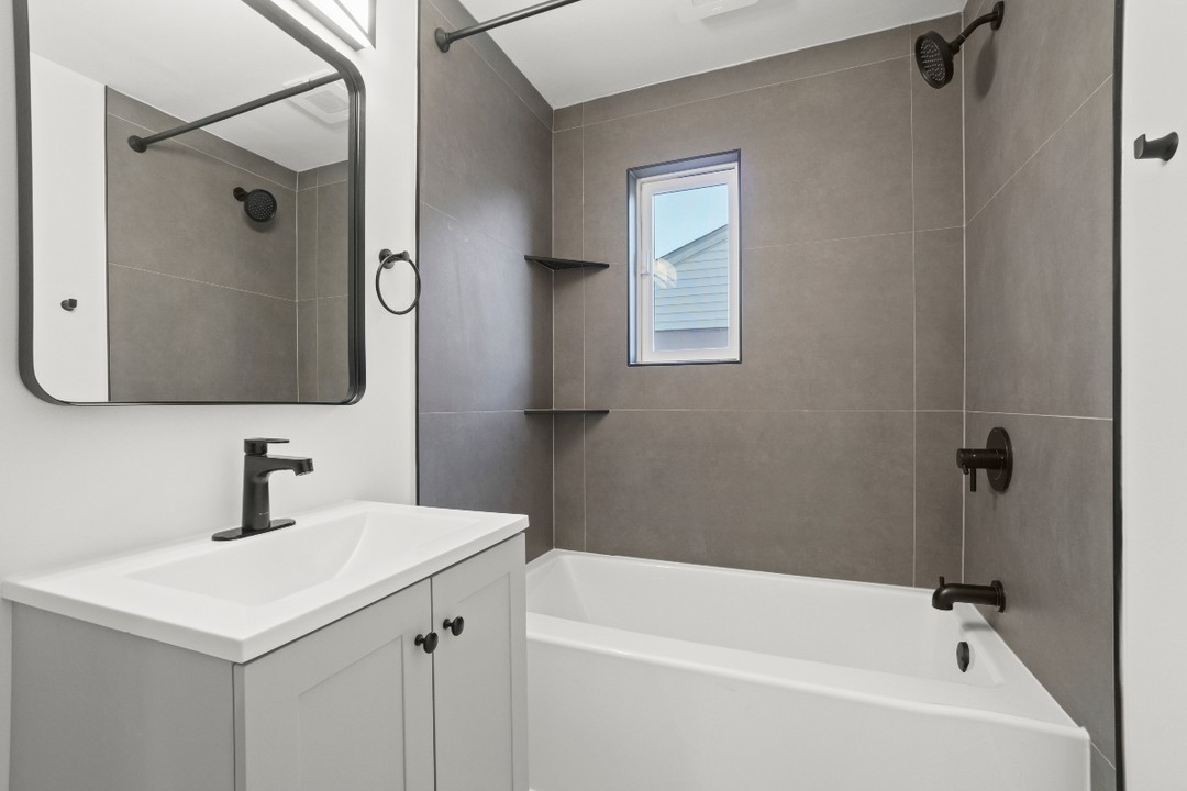 Super small bathroom but we were still able to get this shot. Hm... how? talk about a potty perspective! 📸
.
.
.
#realestatephotography #realestate #njrealestate #njrealestatephotographer #njrealtor #njrealestateagent #southjersey #southjerseyrealestate #southjerseyphotographer #southjerseyhomes #southjerseyrealtor #realestatenj #realestatephotographer #realestatephoto #realestatephotos #realestatenewjersey #realestate