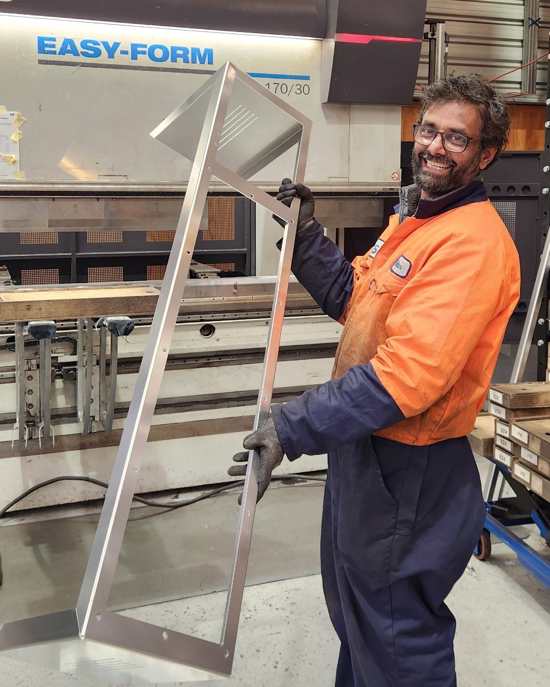 Been busy on CNC Folding over the last few weeks, good to see some quality product coming out and with a smiling face. Get in contact with ES3 for a full package of CAD, laser and fold.
#cncfolding #lasercutting #nzlasercutting #nzmanufacturing #tubelaser #metalfabrication