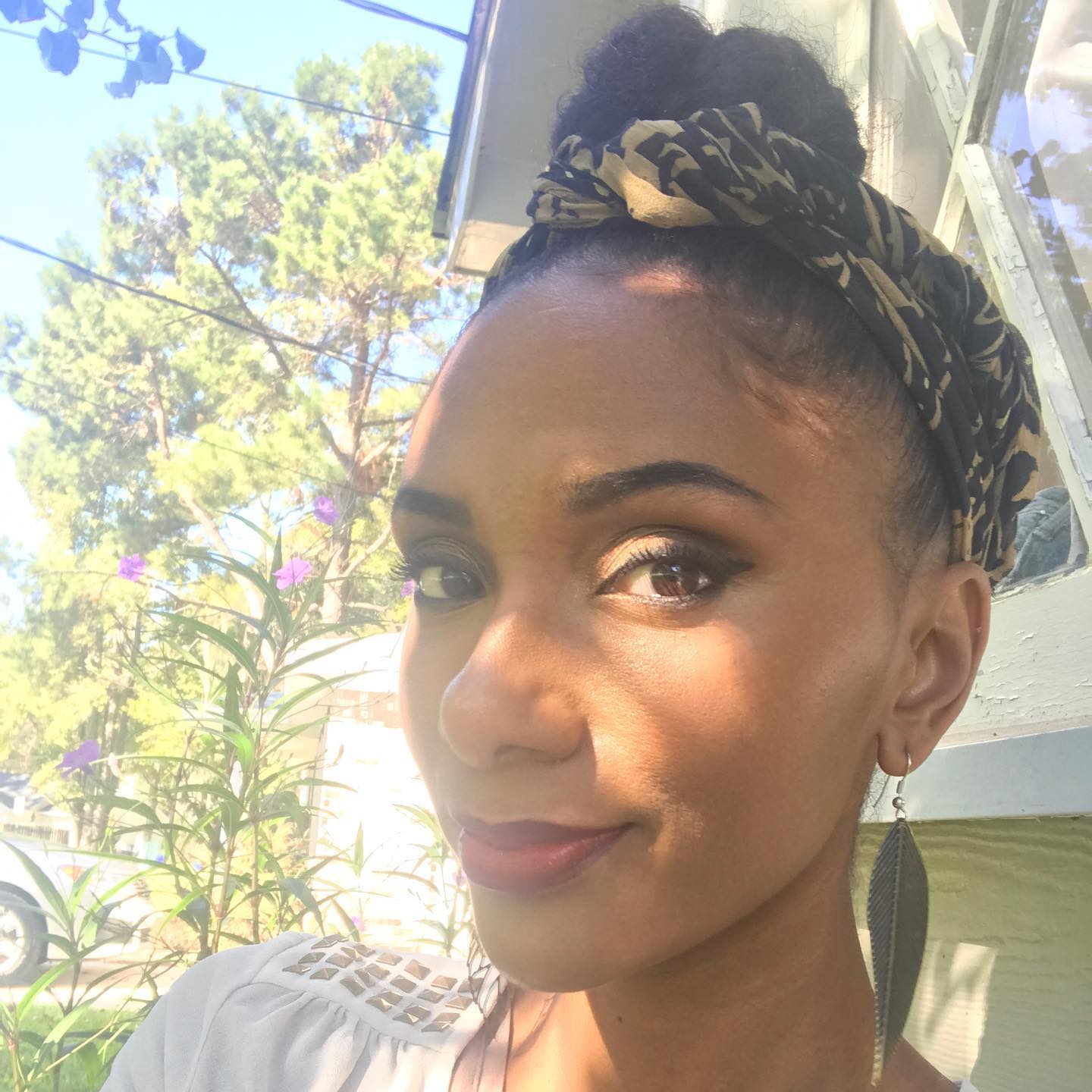 Just want to say, “hey.”
〰️
And it’s okay to be quiet. And it’s okay to take a minute. And it’s okay to have #JOMO (joy of missing out #introvertproblems). And it’s also okay just to say hey. Or to be super deep. Or to keep it simple. Or to speak your peace.
〰️
You don’t have to fit in the box. Forget that stinking box. Crush that freaking box. You are way way bigger than the box.
〰️
#thatisall #truthforfree #sayitloud #unashamed #beyourself #beyou #beyoutiful #culturecatalyst