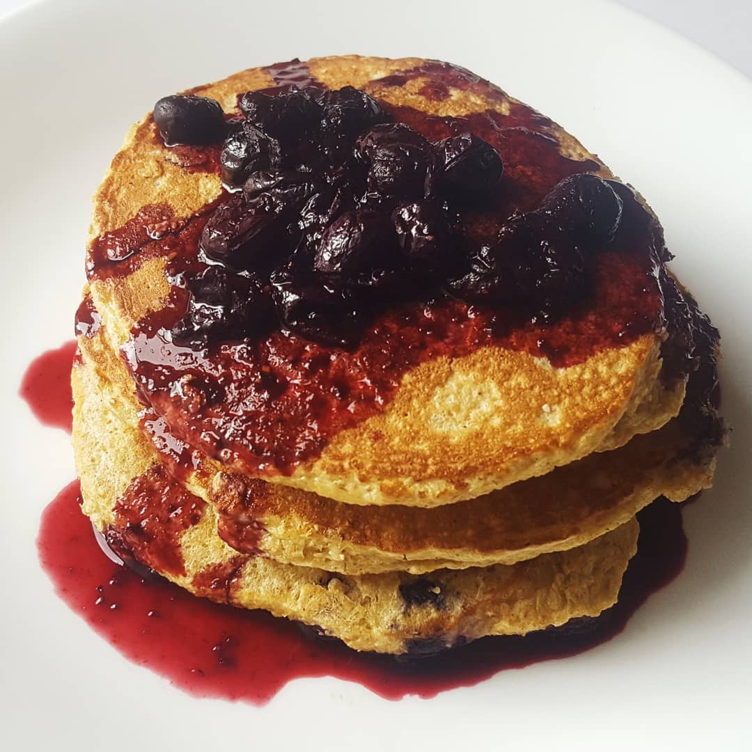 One of my favorite weekend breakfast foods is PANCAKES. My dad always made them for me growing up, so this time I decided to make some for him! These are whole wheat blueberry pancakes with homemade blueberry syrup (sweetened with stevia). YUMMM.
. .
Swipe right to see Dad's approval ๐... Although he opted to use light syrup cause mine looked to "healthy" ๐
.
.
No need to reinvent the wheel when it comes to meal ideas... use your normal meals as a base to see how you can beef up the nutrition. I use whole wheat pancake mix instead of regular, toss in a little flax seed for healthy fat, and some blueberries for nutrient density.
.
.
The differences between regular pancakes with syrup and these are that mine have about.... ๐น๏ธ5g more fiber ๐น๏ธ20g less sugar ๐น๏ธrich in micronutrients like Vit K and Manganese (blueberries)
.
.
.
Simple changes make all the difference! What are y'all making for breakfast this weekend???
.
.
.
#tasteandsee #dadstampofapproval #pancakes
