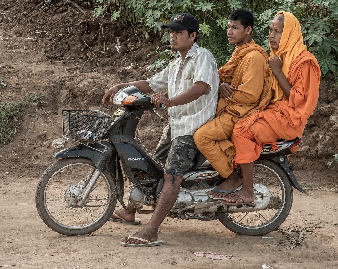 Monks waiting to be transported across the bamboo bridge - Kampong Cham, Cambodia. .
.
.
#portraitphotography #portrait #people #peopleofcambodia #kampongcham #peoplearoundtheworld #photography #photographyislifee #canon #canonphotography #travel #travelphotography #cambodia #documentary #streetphotography #documentaryphotography #worldcaptures #tourism #worldplaces #worldingram #traveller #natgeoyourshot #instapassport #travelpics #tourist #travelphoto #portraitphotographer #photooftheday #natgeotravel #instatravel