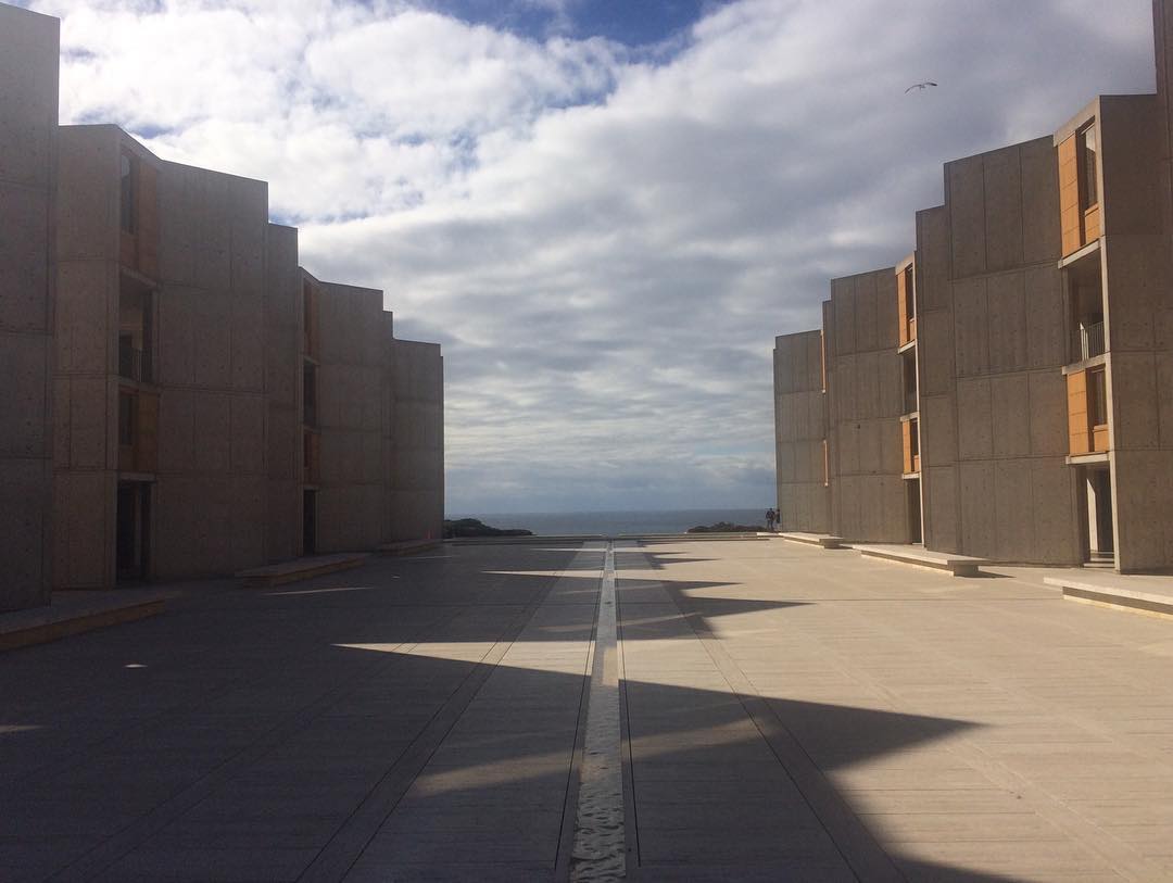 Simply the best. #khan #salkinstitute #modernarchitecture #betweensilenceandlight #architecture