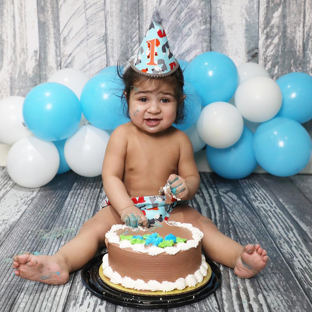 It has been a busy few days with cake smashes! It got a lot more messy!
#cakesmash #yyckids #calgarykidsphotos #firstbirthday #notimpressed #stillsocute #caketime #calgaryphotographer