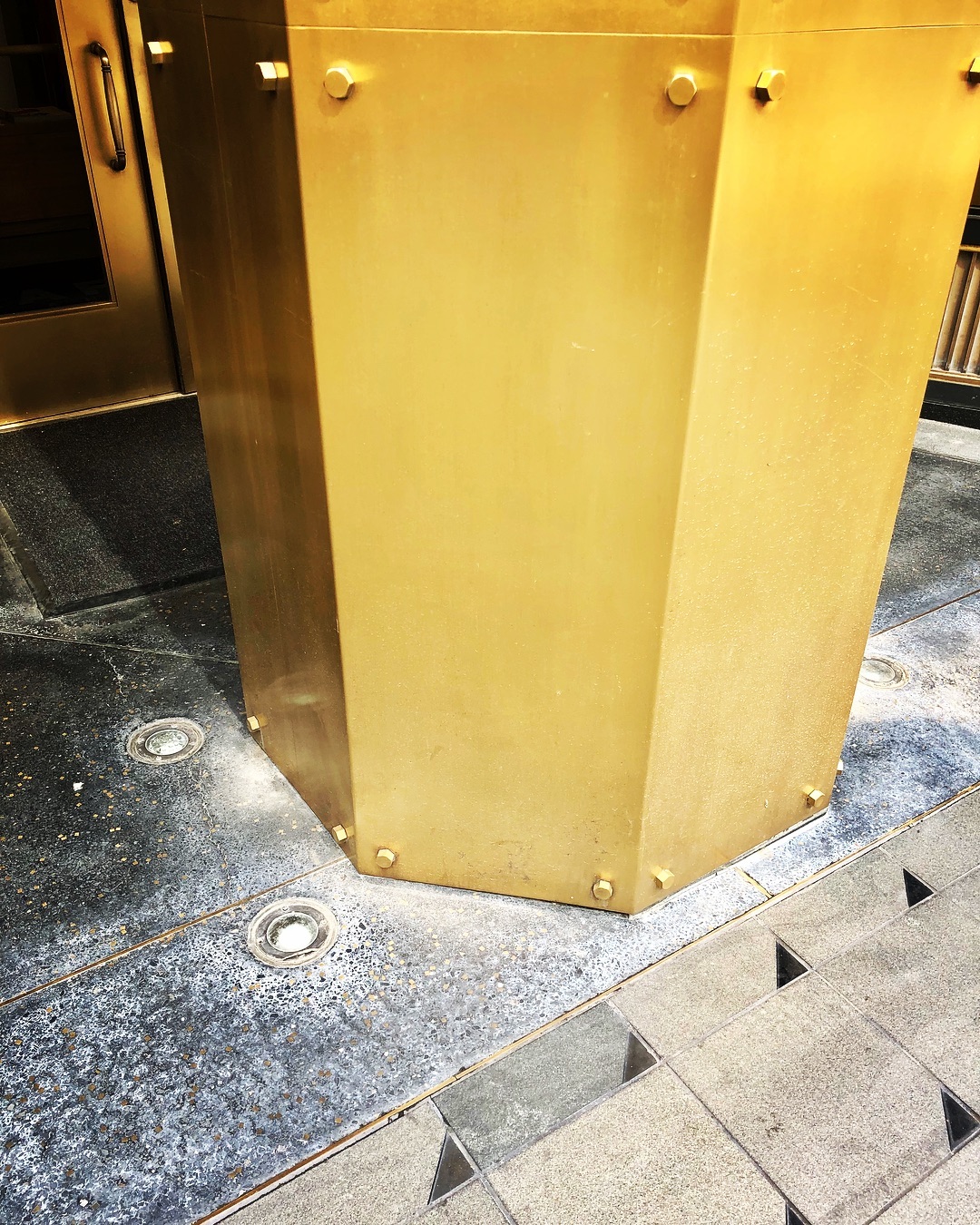 #dallas #patternplay #streetstyle #brass #terrazzo #geometric #artiseverywhere #designerseye #😍 #inspiration #austininteriordesign #interiordesign #interiordesigneradventures