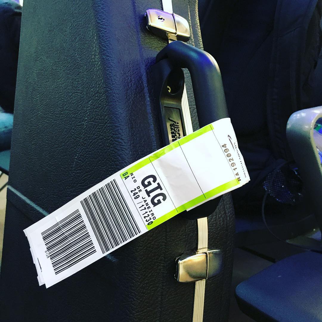 Tbt from the day at Heathrow when the security guy approached me laughing out loud: “So you are flying straight to the gig!” 🤔🤣😂 #gig #musicproduction #hardcase