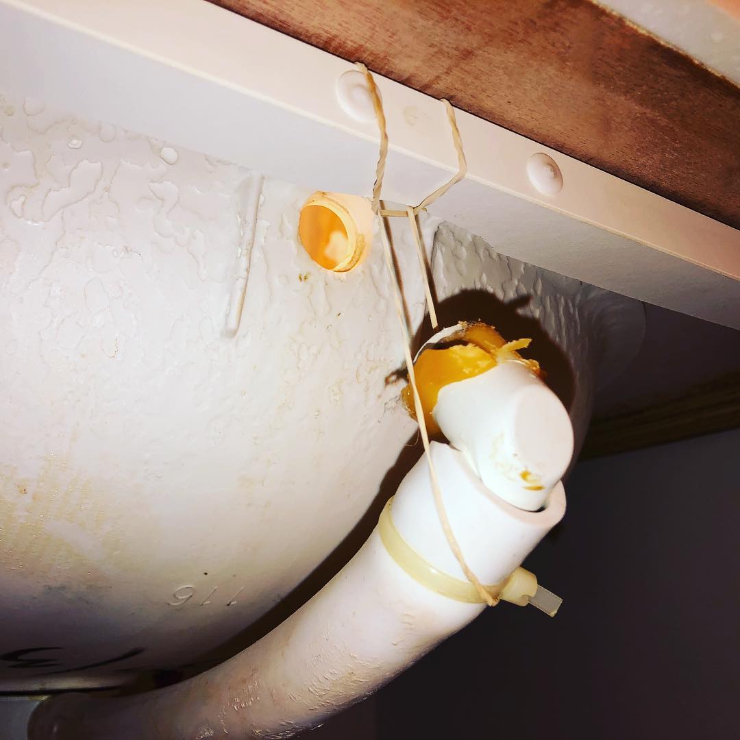 Sink overflow disconnected. I recommend rubber bands and bubble gum. 😂 Actually I see this a lot in molded corian sinks. It’s a manufacturers defect with the adhesive failing. Good idea to check under sink before filling up.