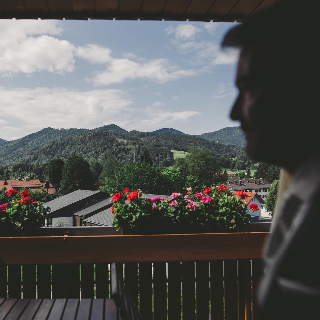 Why so serious... that was definitely NOT the motto of this wedding. I had the luck of @sabrina_spring_mua recommending me to @svjetlanahumbert and Oli. And I felt in love after our first talk. Thank you for the great memories. Amazing couple amazing location amazing party. #love #wedding #weddingphotography #weddinginspiration #hochzeitskleid #hochzeit2019
