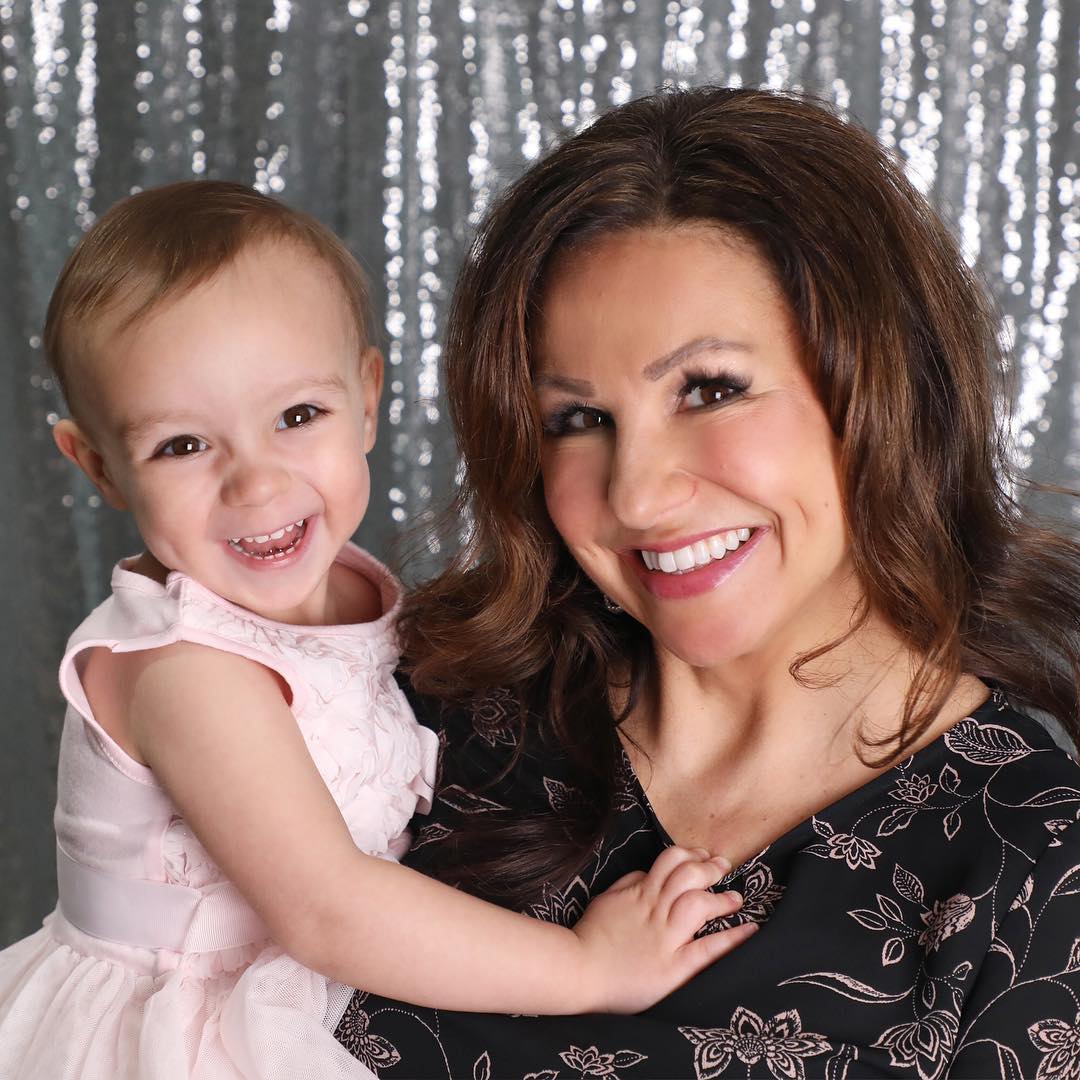 Beautiful ladies! They were a pleasure to work with.
#sparkle #smiles #mommyandme #calgaryfamilyphotos #yycphotographer #kidsphotography