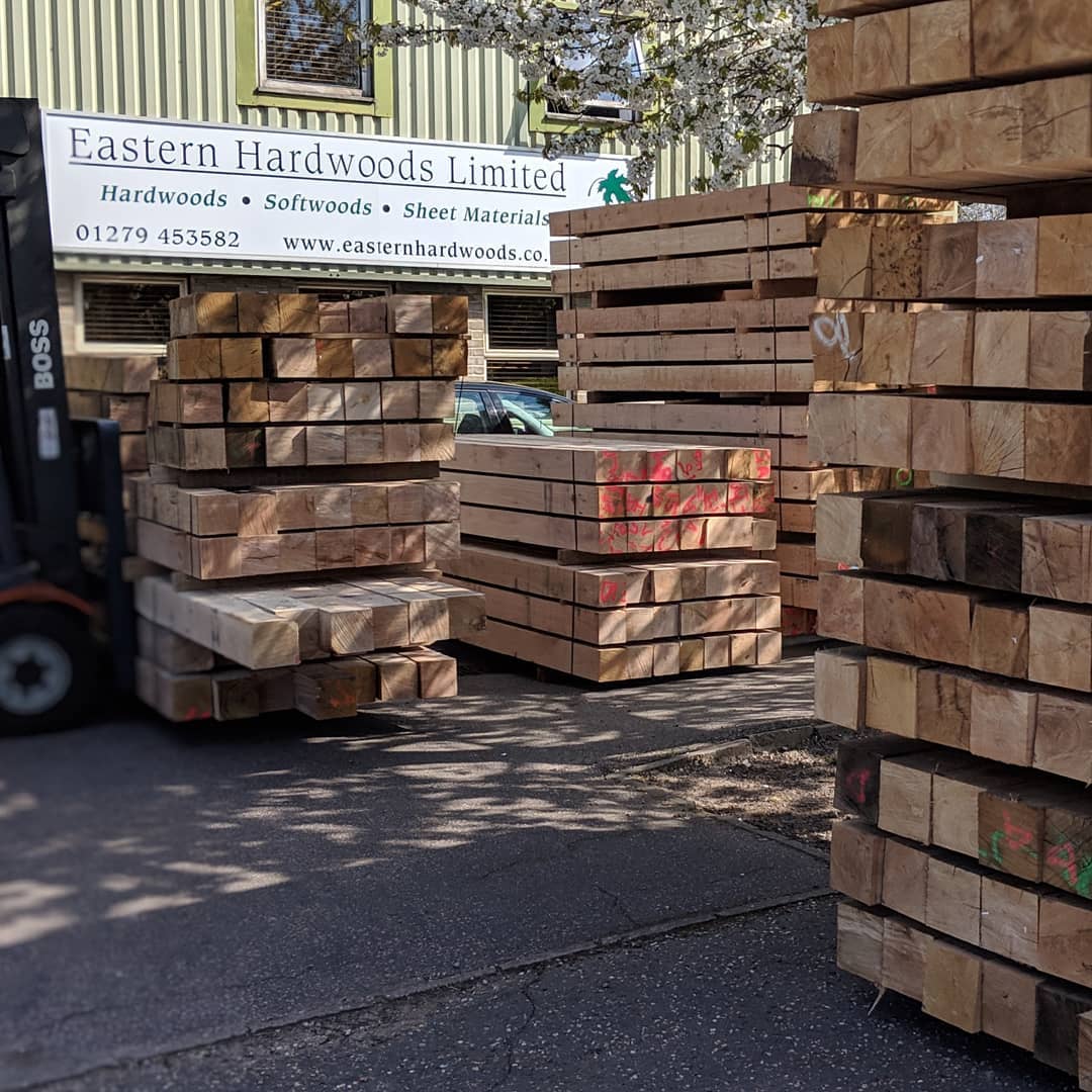 Now that's a lot of Oak to load. Fresh Sawn D30 Structural European Oak, PEFC Certified. Ready to be delivered.
#woodcraft #woodworking #oak #pefc #woodworkingcommunity #wood #joinery #carpentry #hardwood #timber #lumber #construction