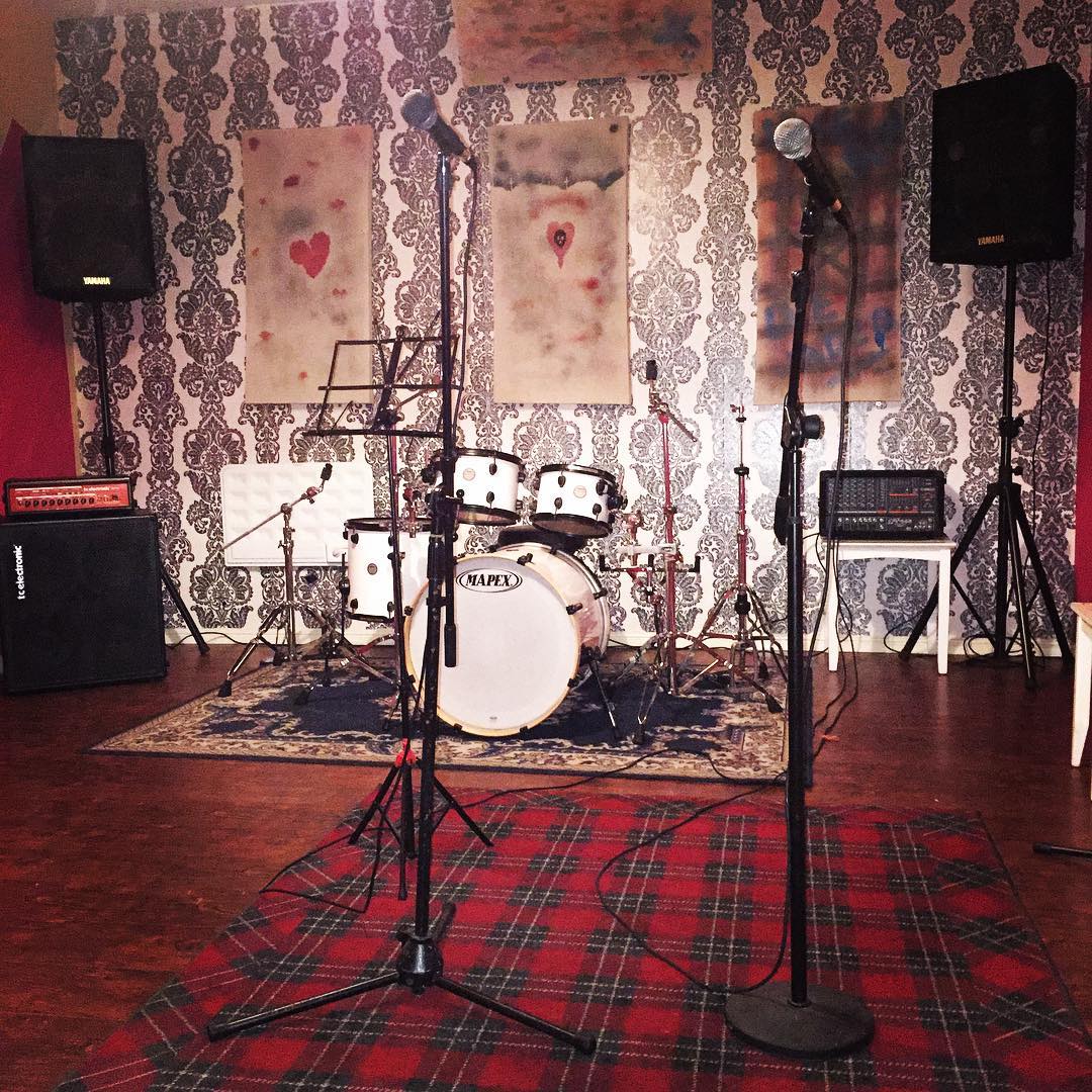 15 inch PA Speakers now in all rooms. MRM3 completes the strike plus an uprated mixer.